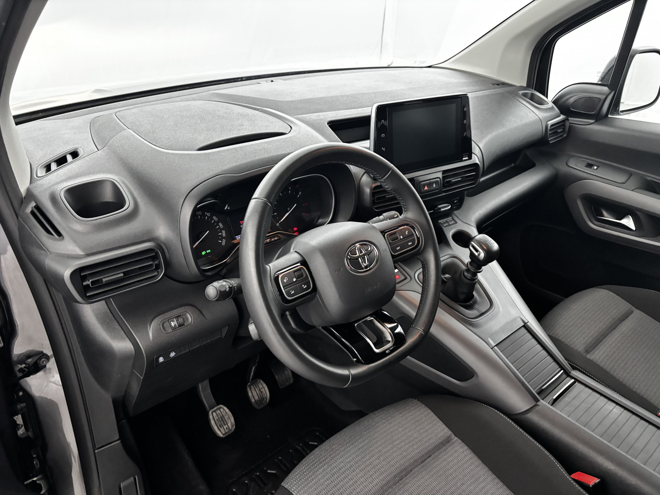 Vente en ligne Toyota Proace City Verso Proace City Verso Medium 1.2L 110 VVT-i BVM6 au prix de 22 390 €