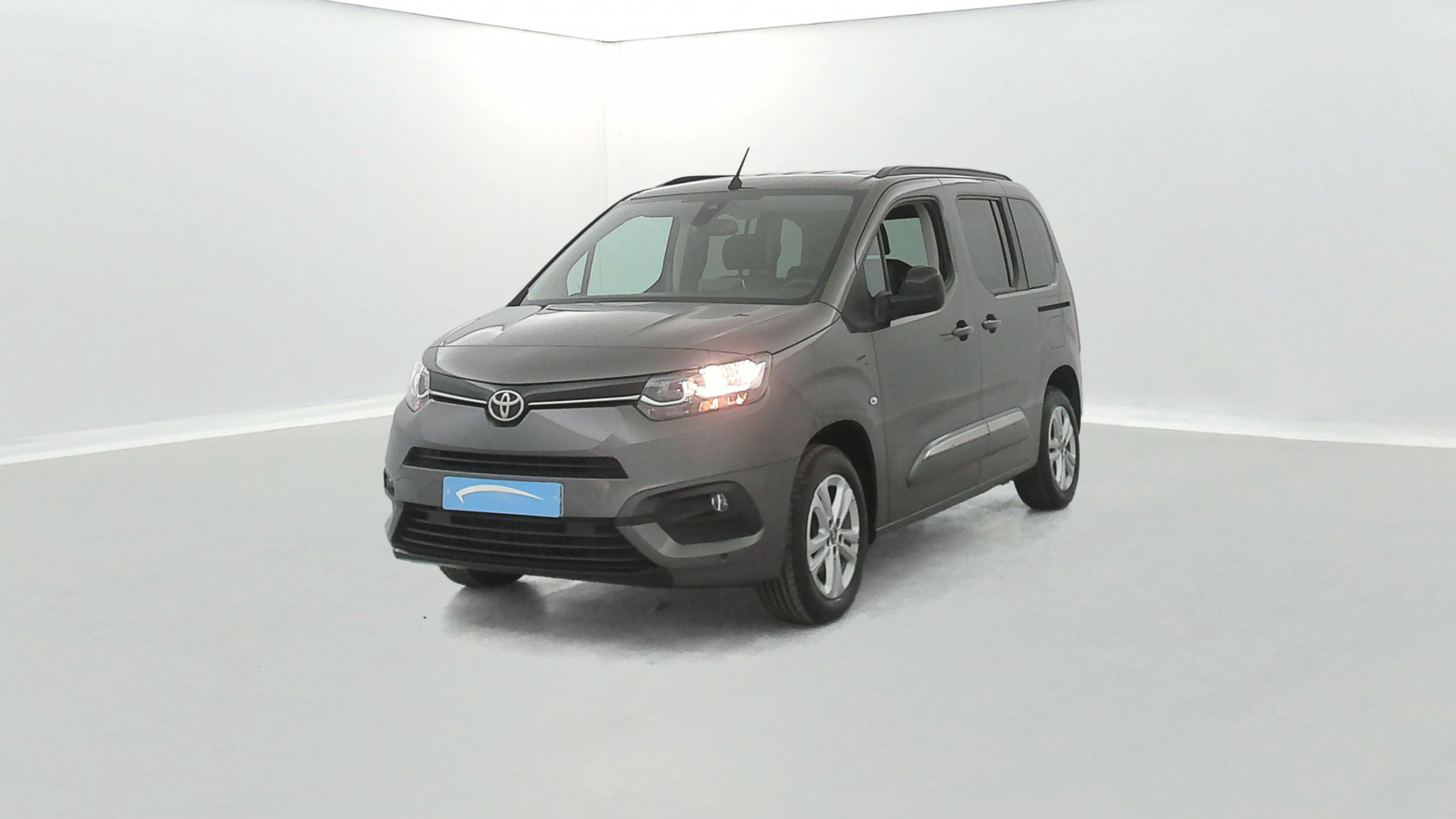 Toyota Proace City Verso Proace City Verso Medium 1.2L 110 VVT-i BVM6 occasion de 2024 en vente à Vannes