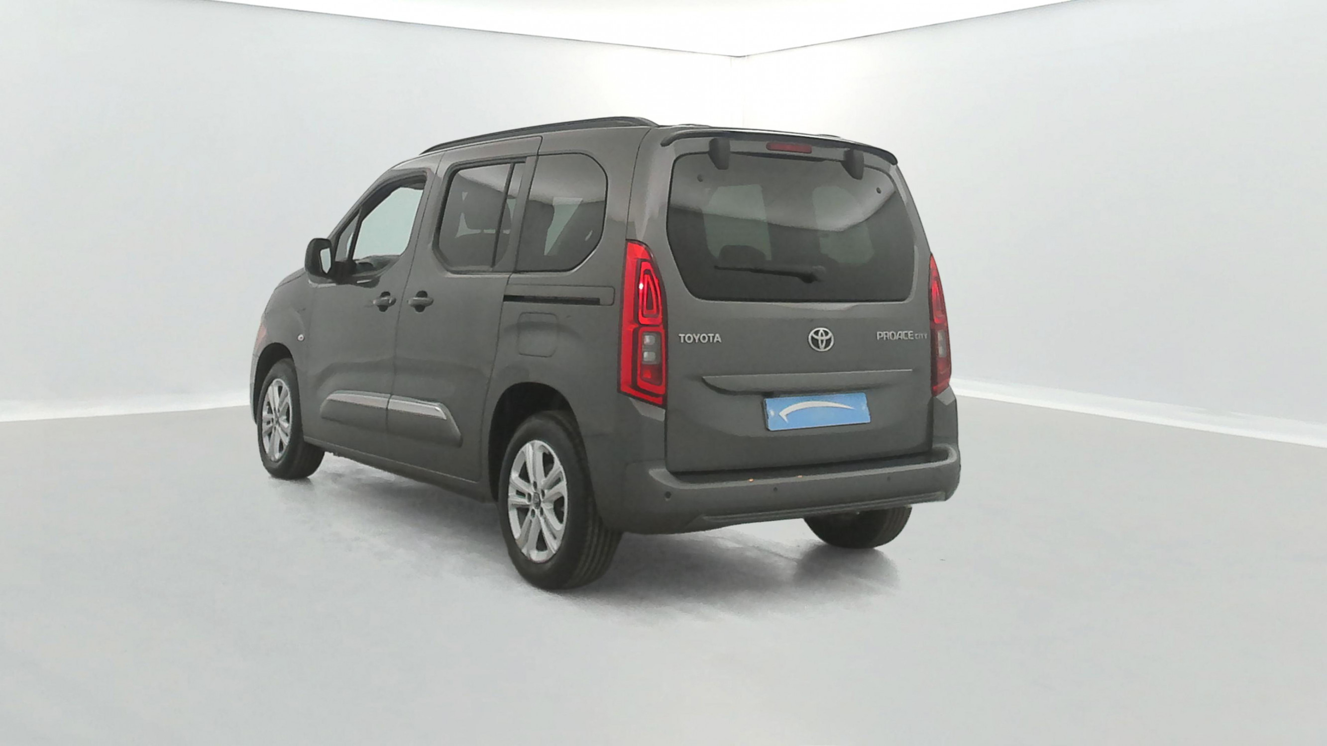 Vente en ligne Toyota Proace City Verso Proace City Verso Medium 1.2L 110 VVT-i BVM6 au prix de 22 390 €
