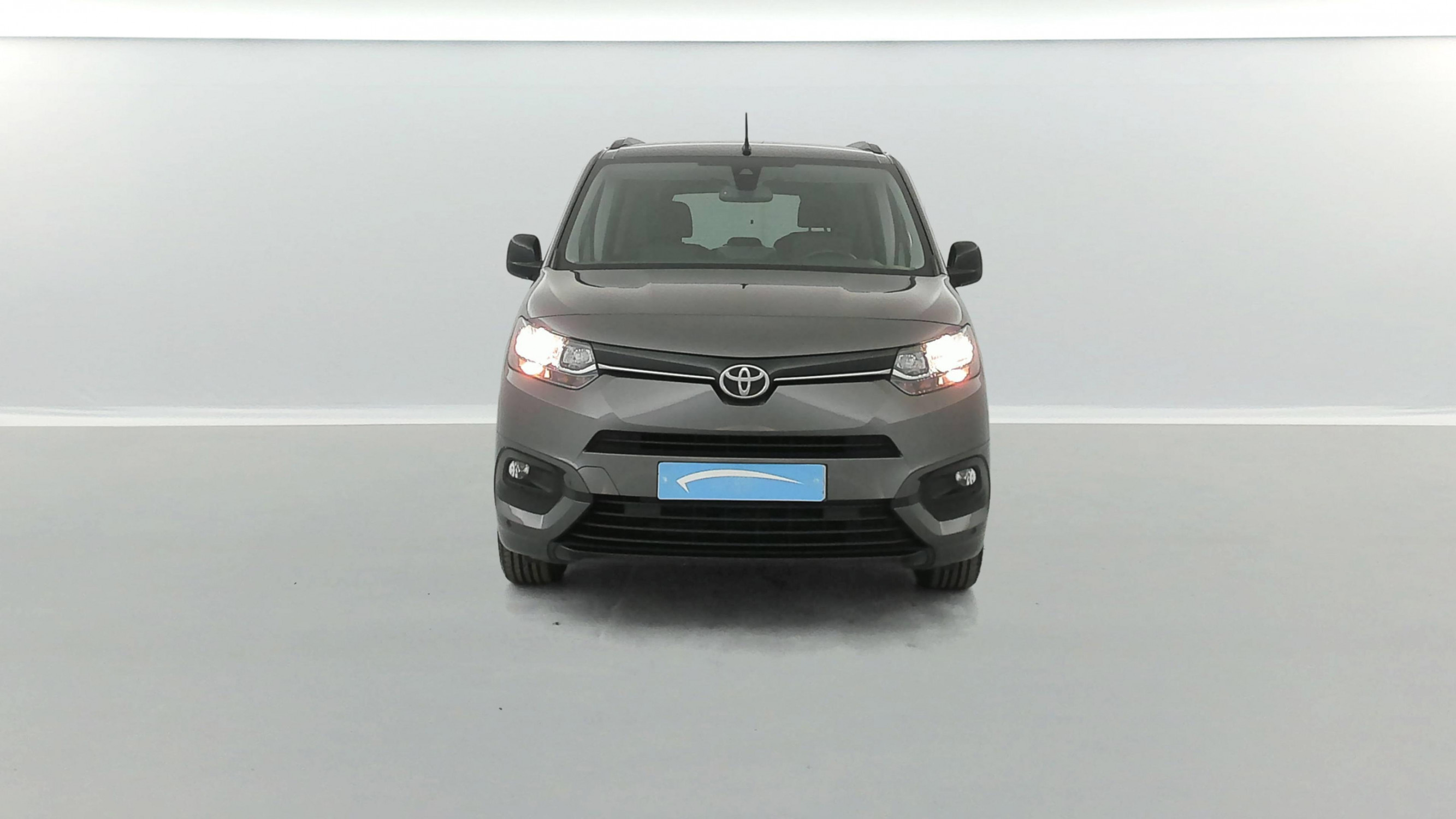 Vente en ligne Toyota Proace City Verso Proace City Verso Medium 1.2L 110 VVT-i BVM6 au prix de 22 390 €