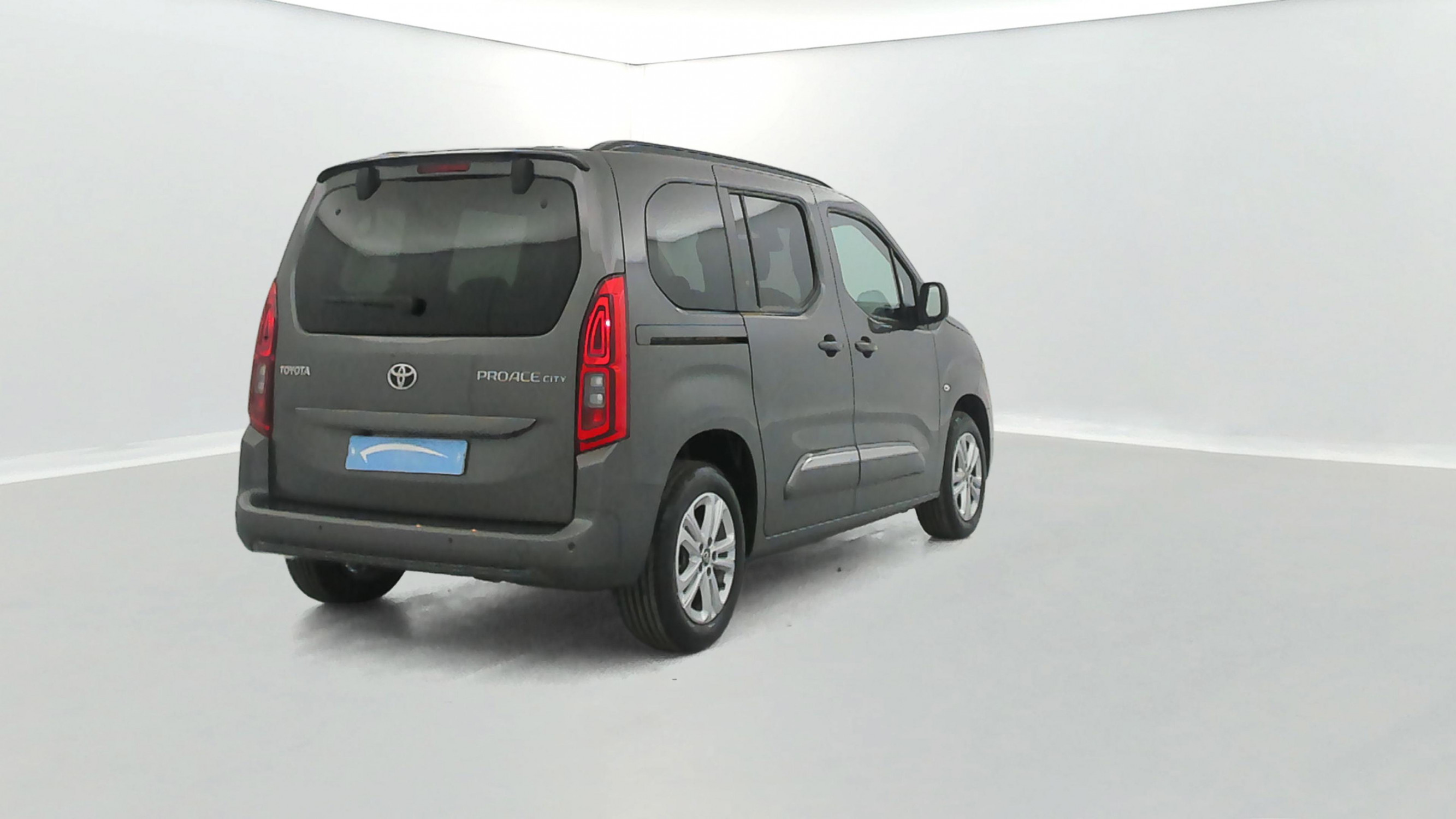 Vente en ligne Toyota Proace City Verso Proace City Verso Medium 1.2L 110 VVT-i BVM6 au prix de 22 390 €