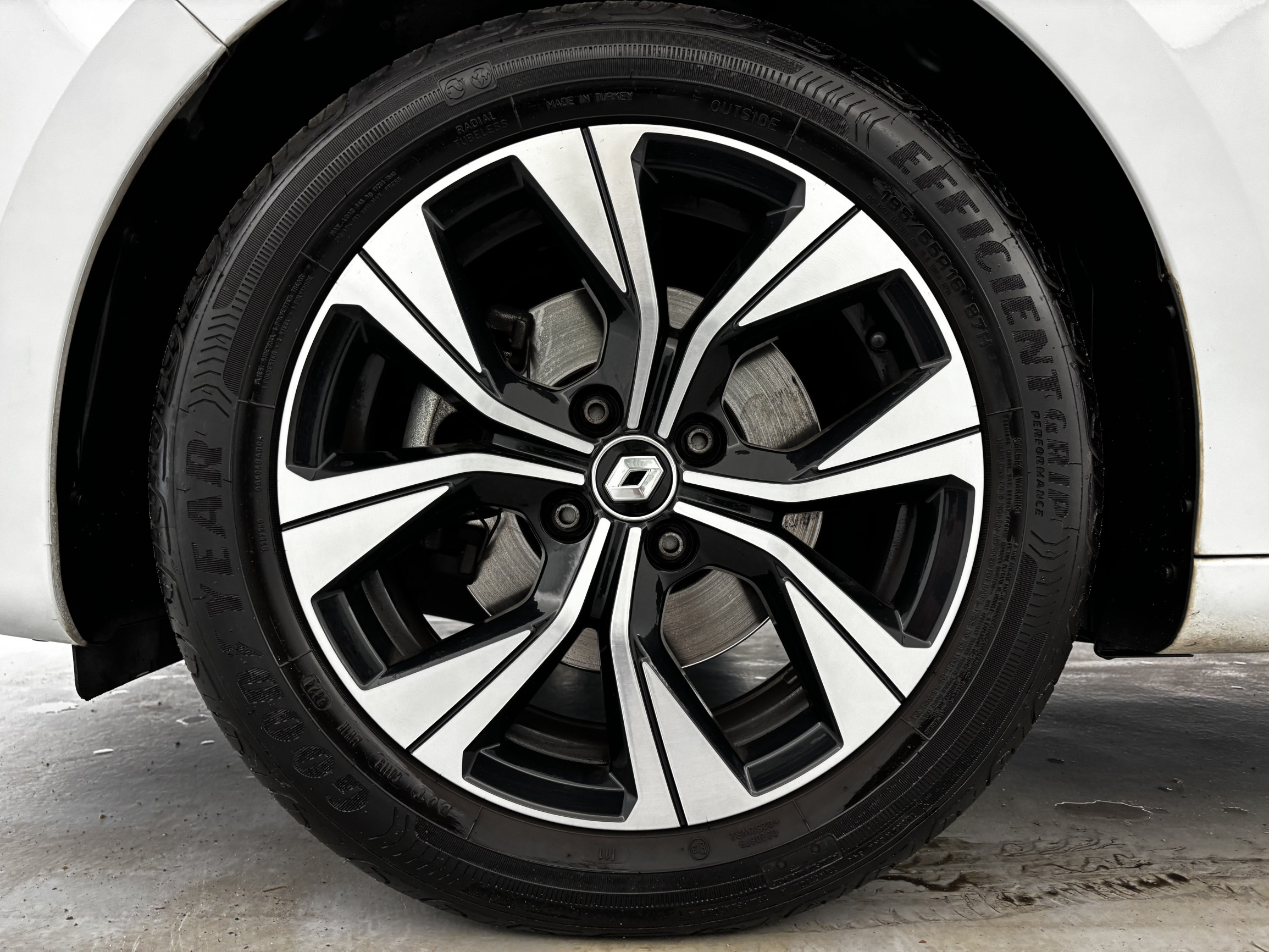 Vente en ligne Renault Clio 5 Clio Blue dCi 100 au prix de 15 390 €