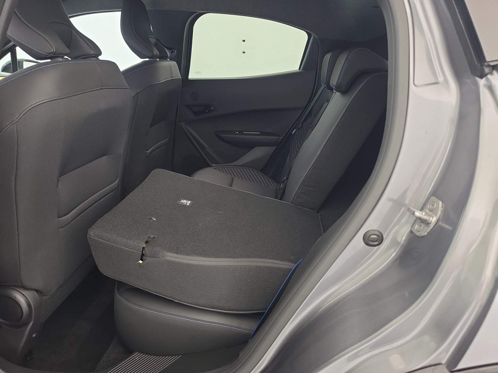 Vente en ligne Renault Clio 6 Clio E-Tech full hybrid 160 ch au prix de 27 990 €