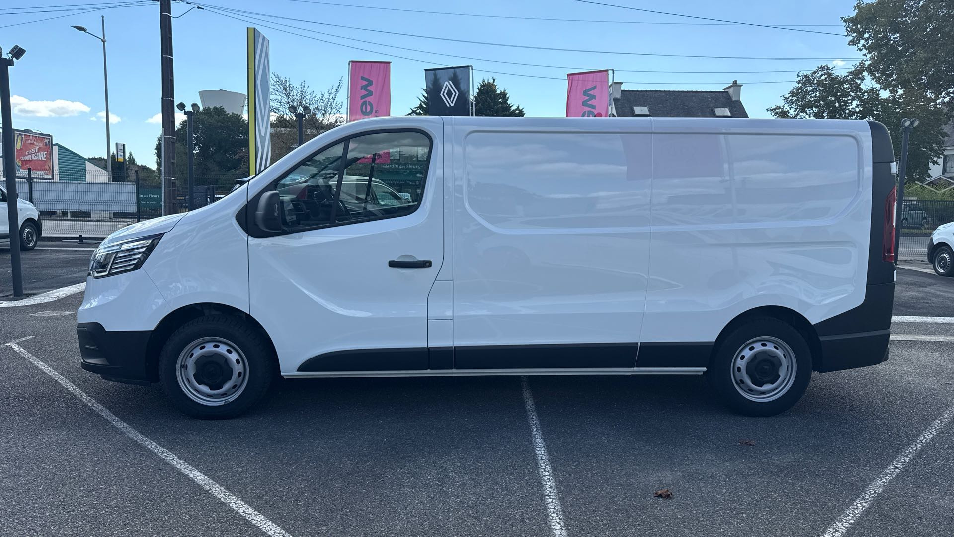 Vente en ligne Renault Trafic 3 Fourgon TRAFIC FGN L2H1 3000 KG BLUE DCI 130 au prix de 21 490 €