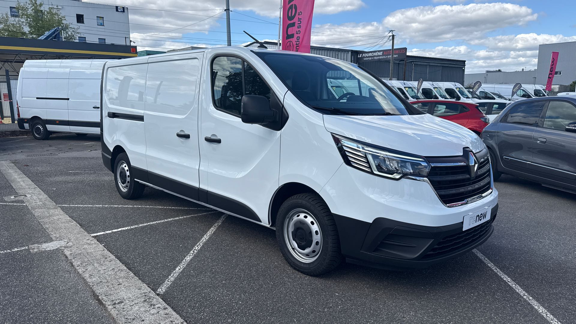 Vente en ligne Renault Trafic 3 Fourgon TRAFIC FGN L2H1 3000 KG BLUE DCI 130 au prix de 21 490 €