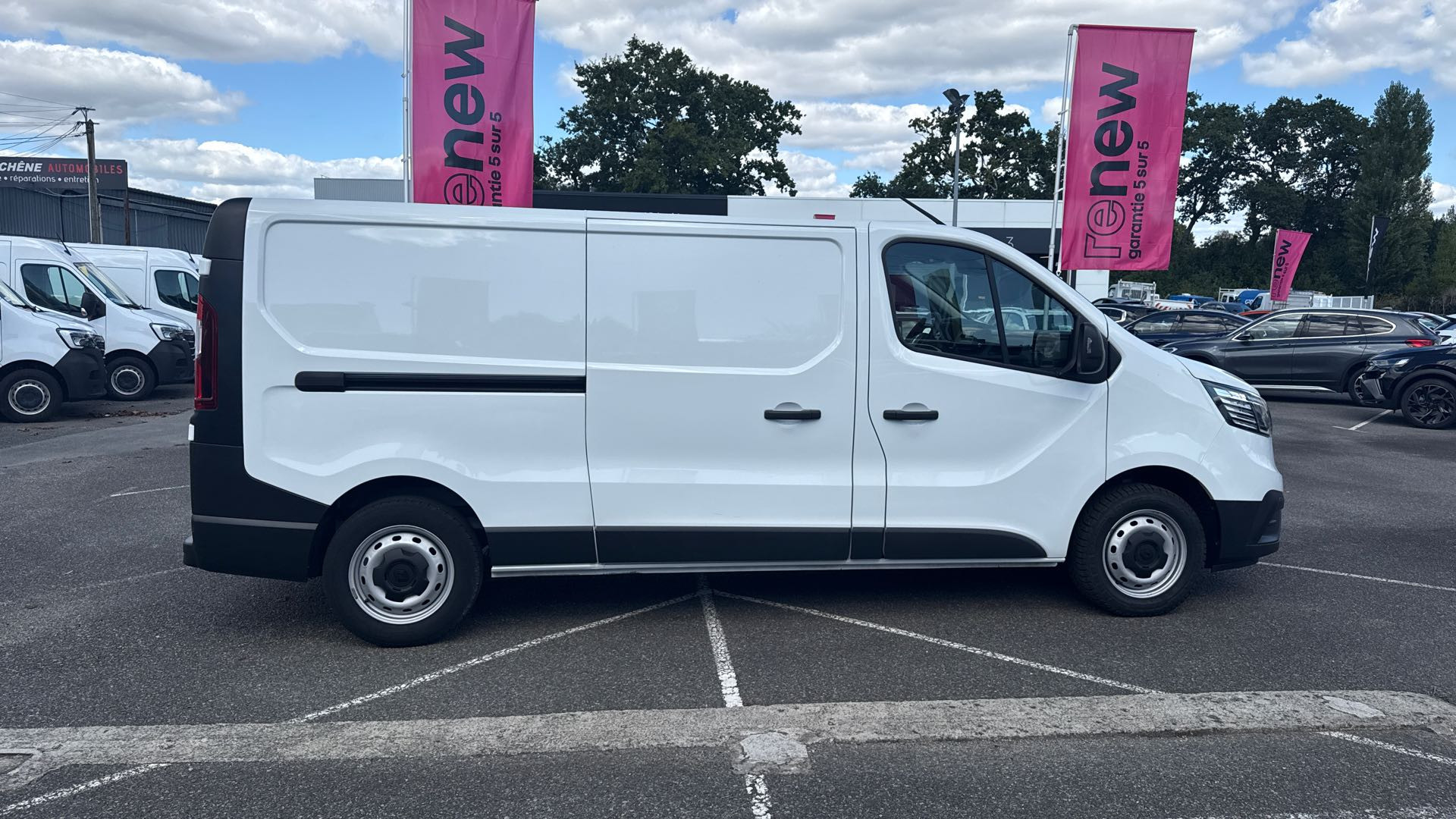 Vente en ligne Renault Trafic 3 Fourgon TRAFIC FGN L2H1 3000 KG BLUE DCI 130 au prix de 21 490 €