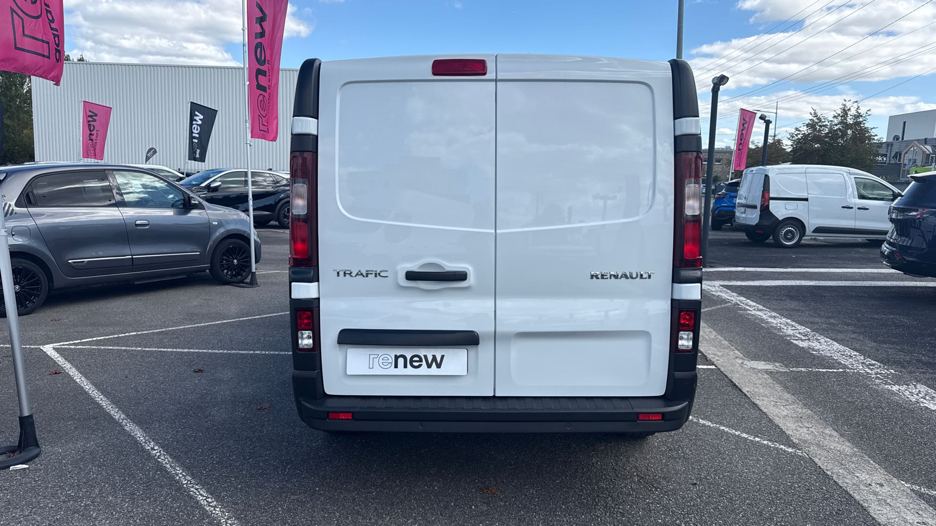 Vente en ligne Renault Trafic 3 Fourgon TRAFIC FGN L2H1 3000 KG BLUE DCI 130 au prix de 21 490 €