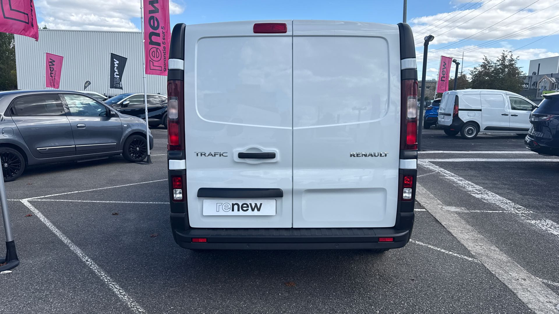 Vente en ligne Renault Trafic 3 Fourgon TRAFIC FGN L2H1 3000 KG BLUE DCI 130 au prix de 21 490 €