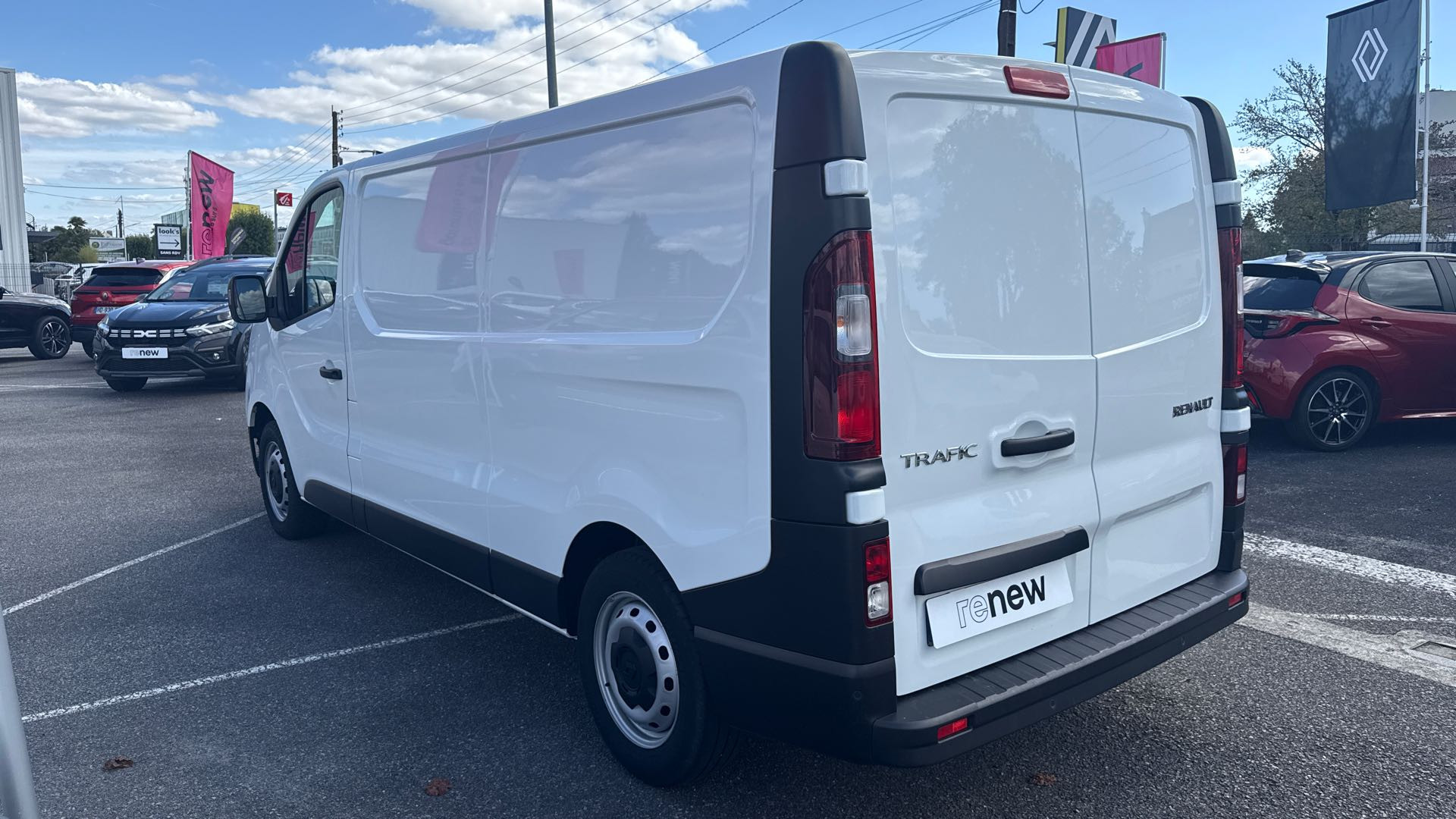 Vente en ligne Renault Trafic 3 Fourgon TRAFIC FGN L2H1 3000 KG BLUE DCI 130 au prix de 21 490 €