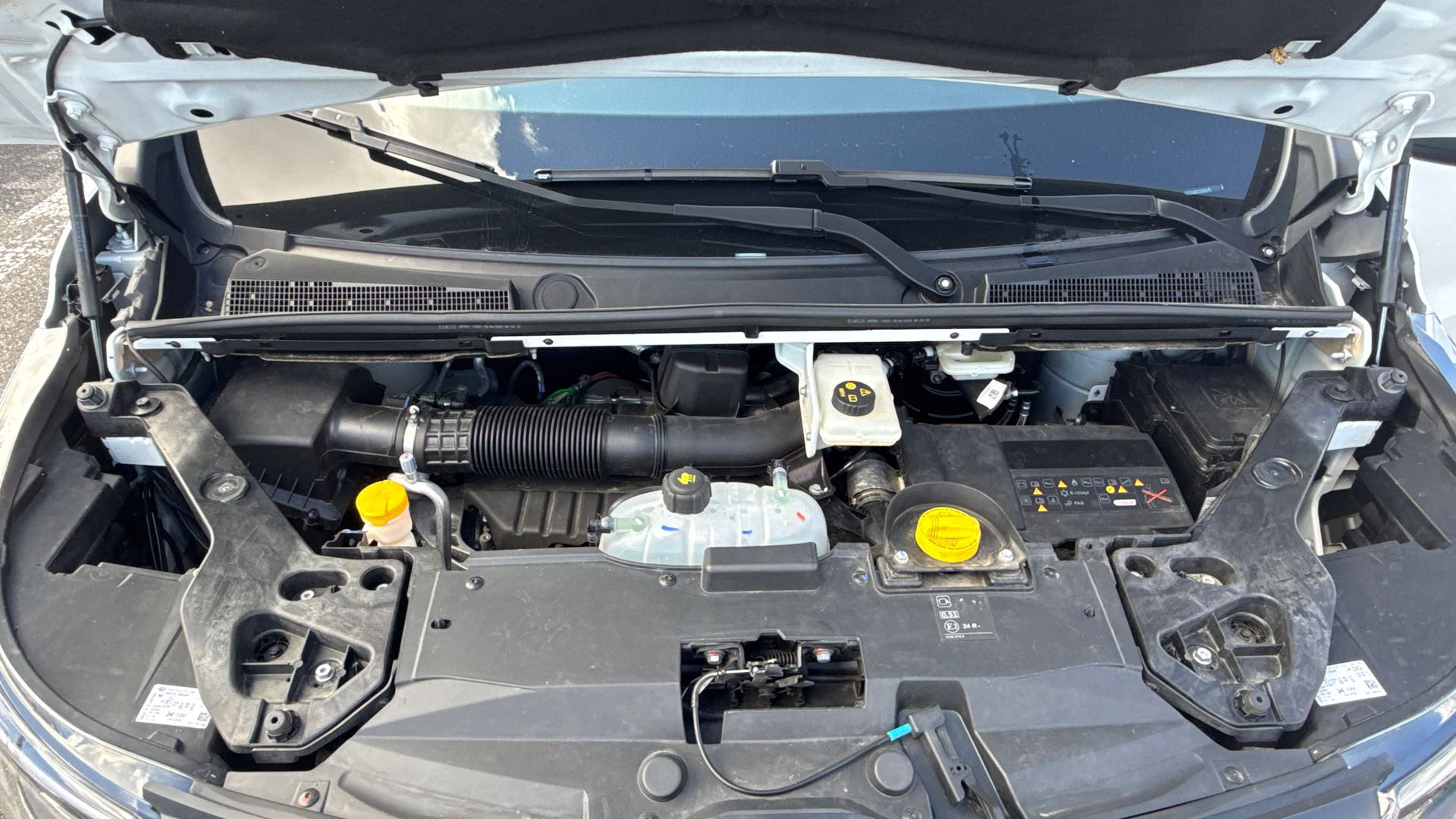 Vente en ligne Renault Trafic 3 Fourgon TRAFIC FGN L2H1 3000 KG BLUE DCI 130 au prix de 21 490 €