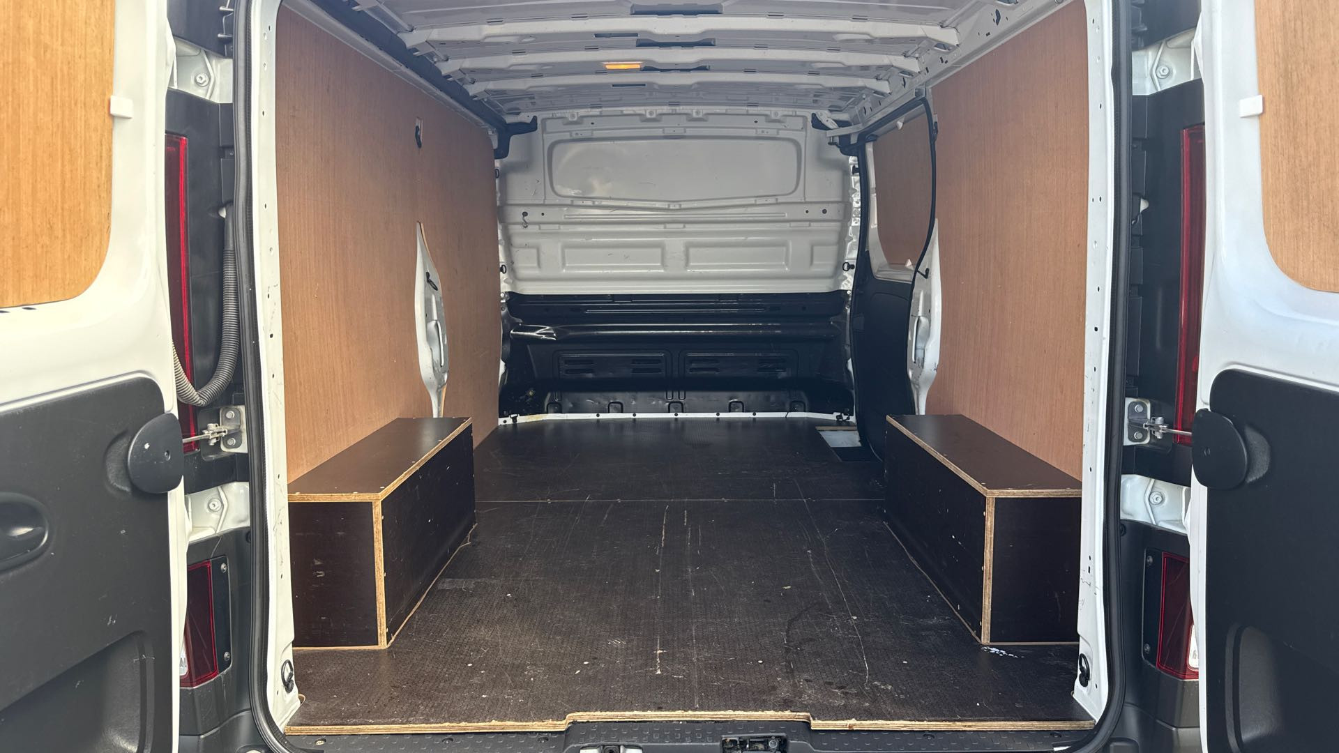 Vente en ligne Renault Trafic 3 Fourgon TRAFIC FGN L2H1 3000 KG BLUE DCI 130 au prix de 21 490 €