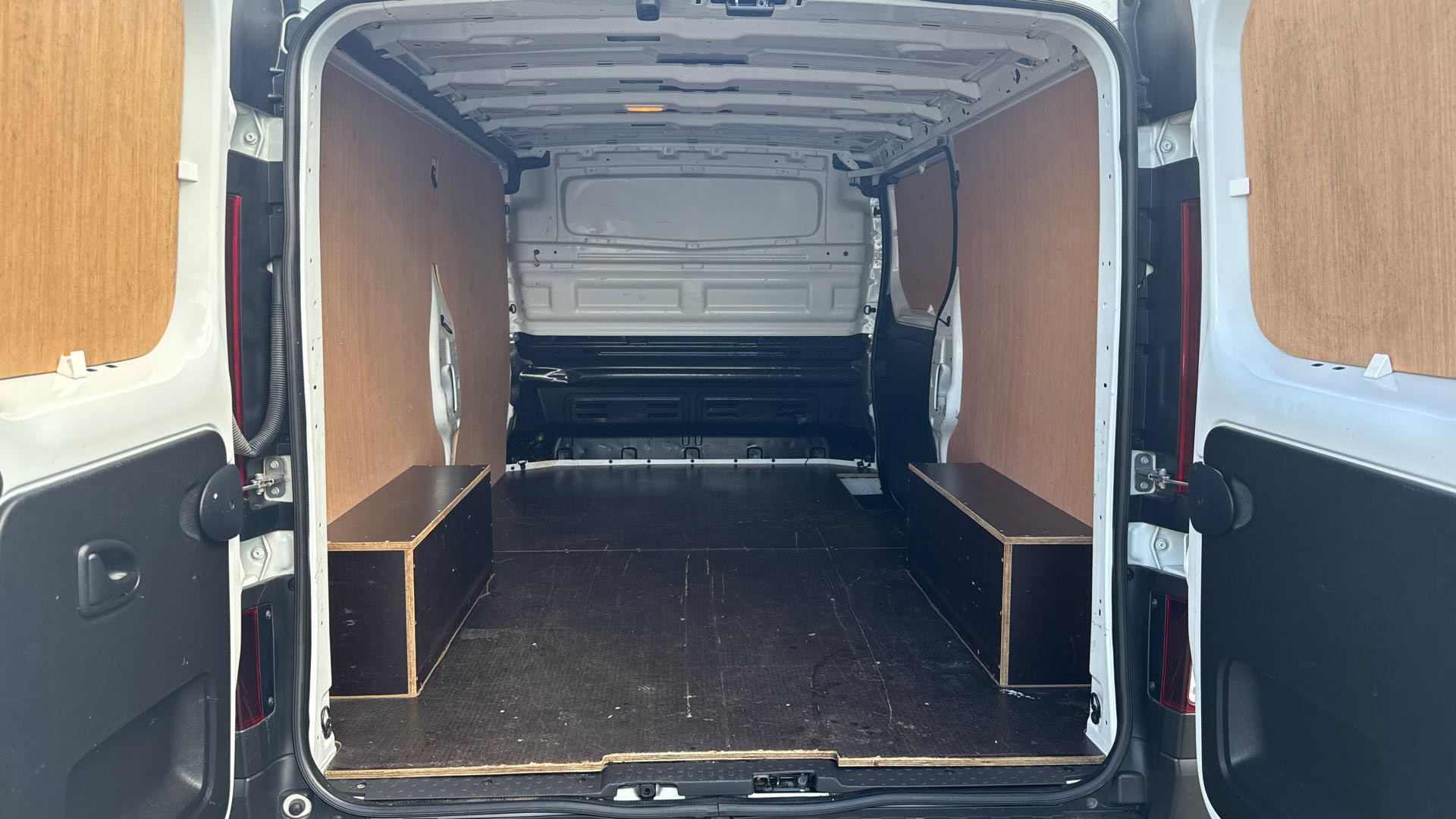 Vente en ligne Renault Trafic 3 Fourgon TRAFIC FGN L2H1 3000 KG BLUE DCI 130 au prix de 21 490 €