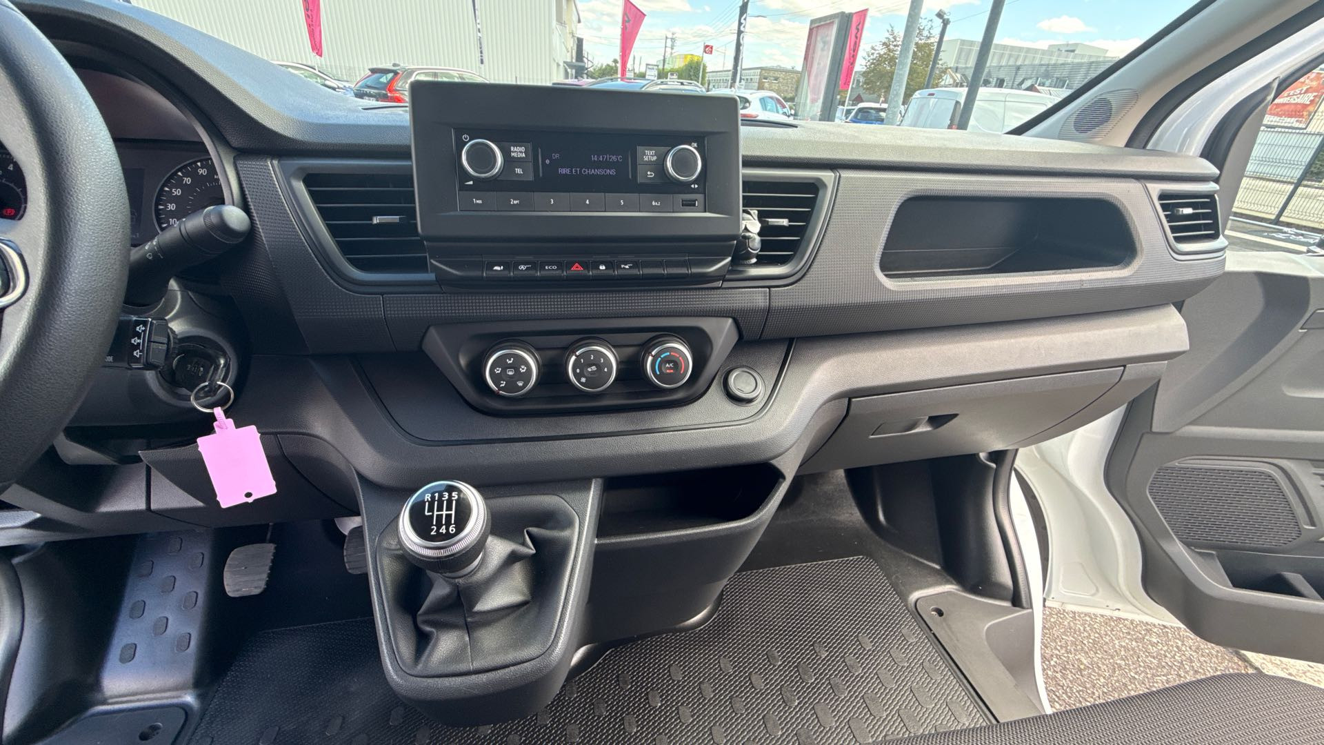 Vente en ligne Renault Trafic 3 Fourgon TRAFIC FGN L2H1 3000 KG BLUE DCI 130 au prix de 21 490 €