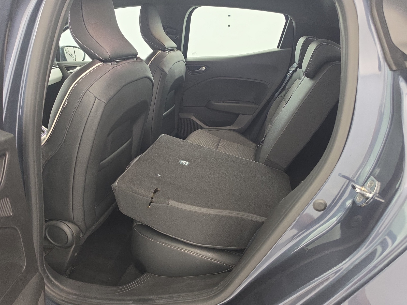 Vente en ligne Renault Clio 5 Clio TCe 90 - 21N au prix de 14 270 €