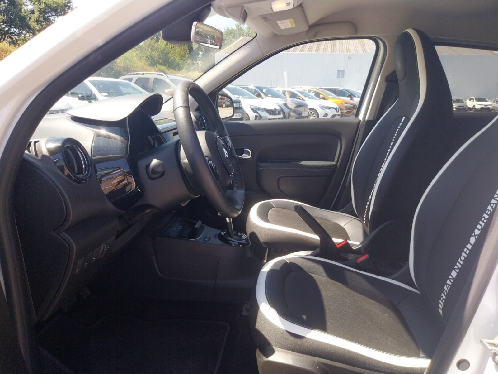 Vente en ligne Renault Twingo Electrique Twingo III E-Tech au prix de 14 290 €