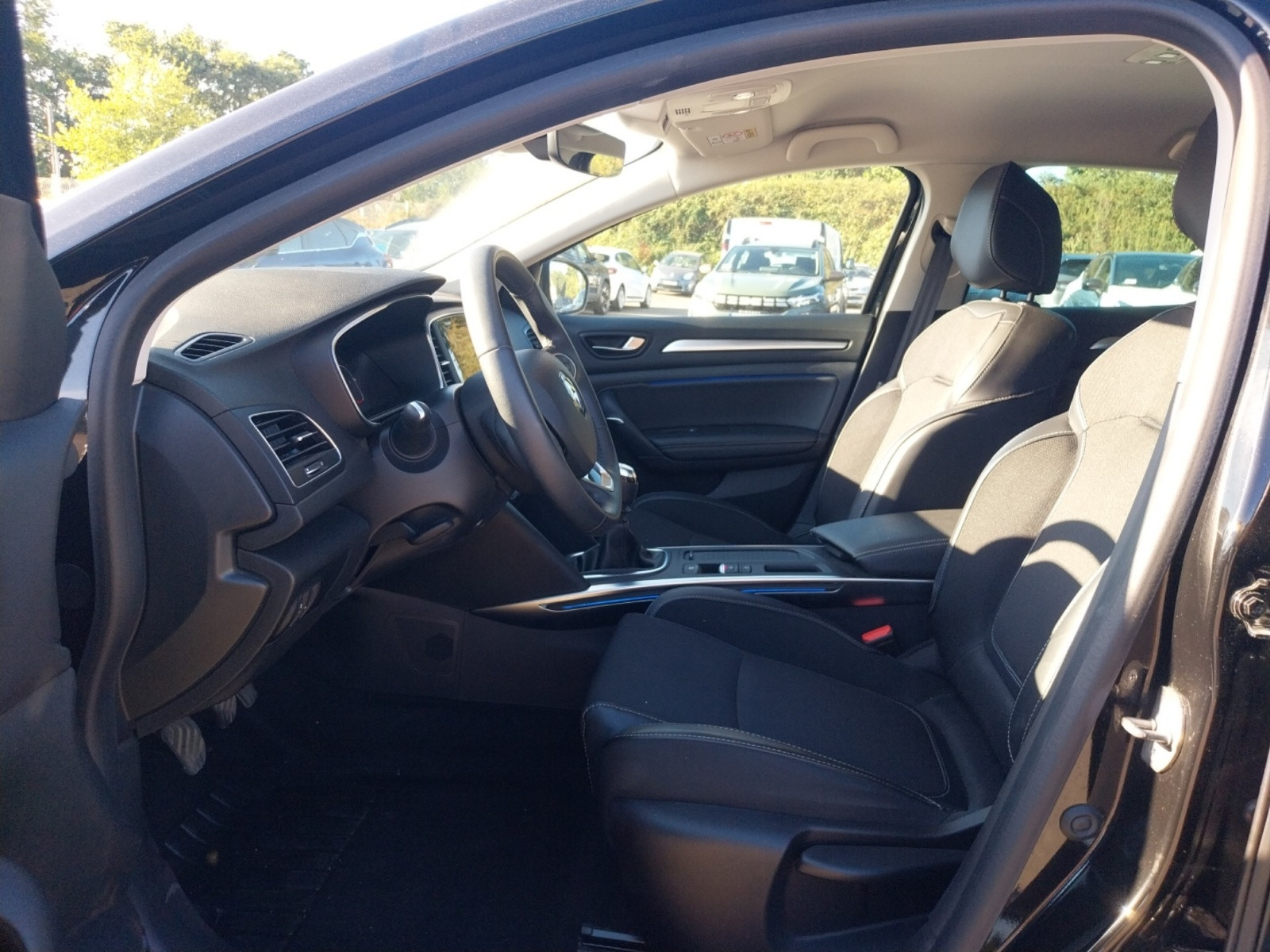Vente en ligne Renault Megane 4  Blue dCi 115 au prix de 19 990 €