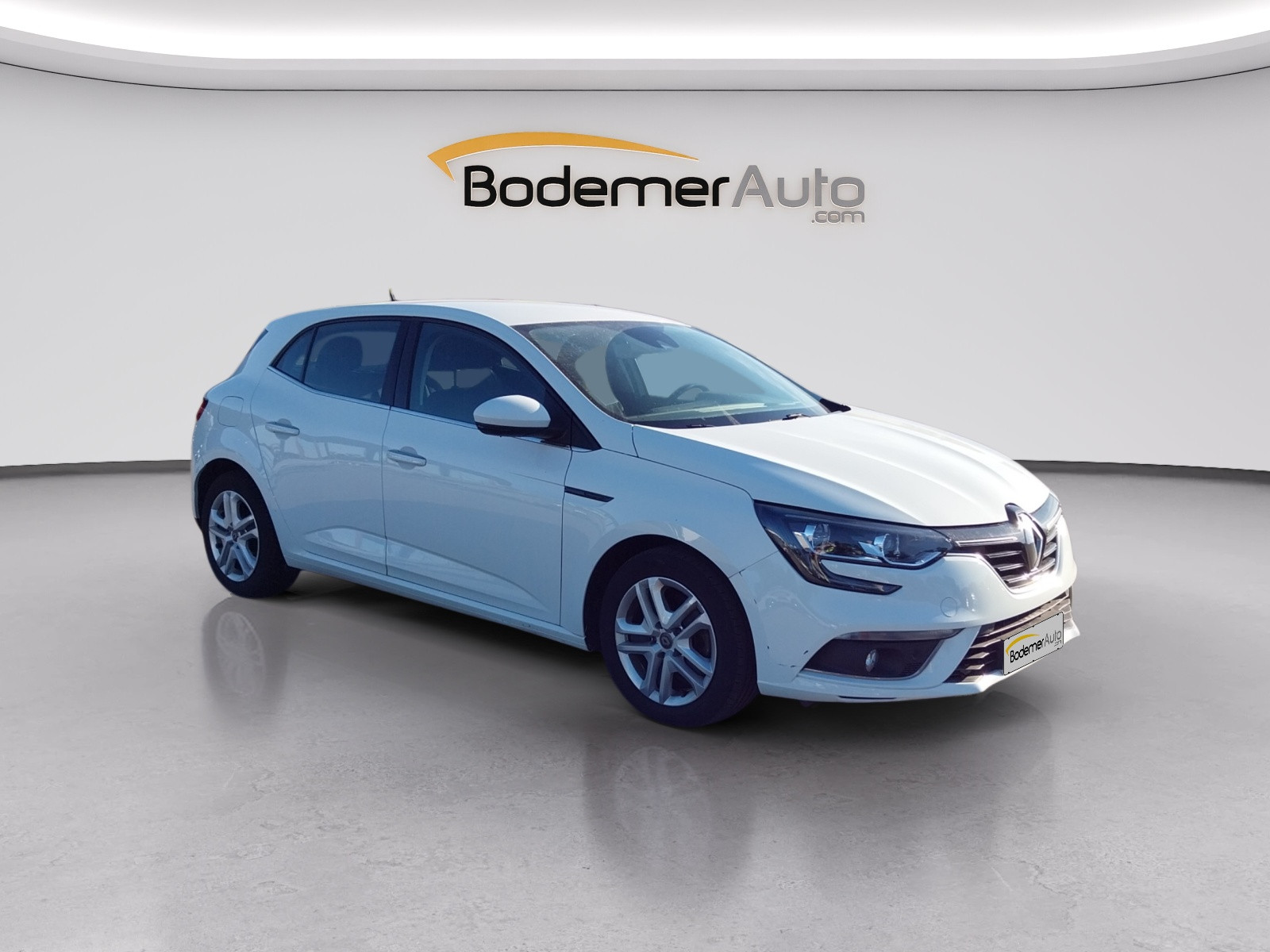 Vente en ligne Renault Megane 4 Mégane IV Berline Blue dCi 115 au prix de 13 990 €
