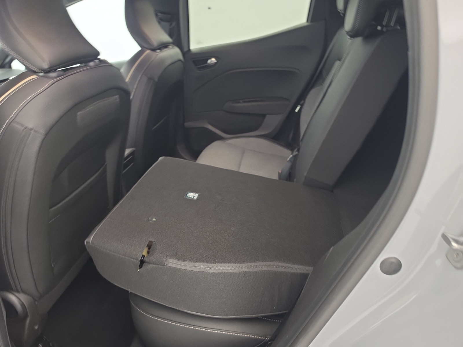 Vente en ligne Renault Clio 5 Clio E-Tech full hybrid 145 ch GSR2 au prix de 20 990 €