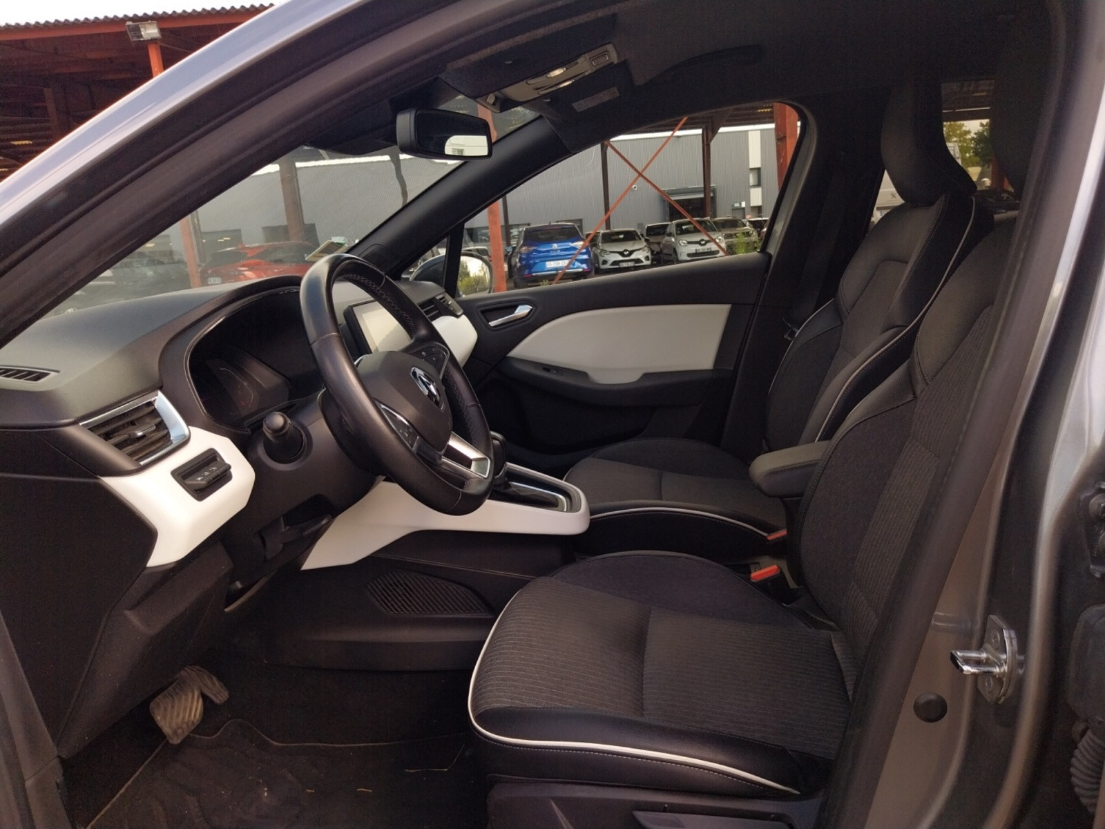 Vente en ligne Renault Clio 5 Clio E-Tech full hybrid 145 au prix de 16 490 €
