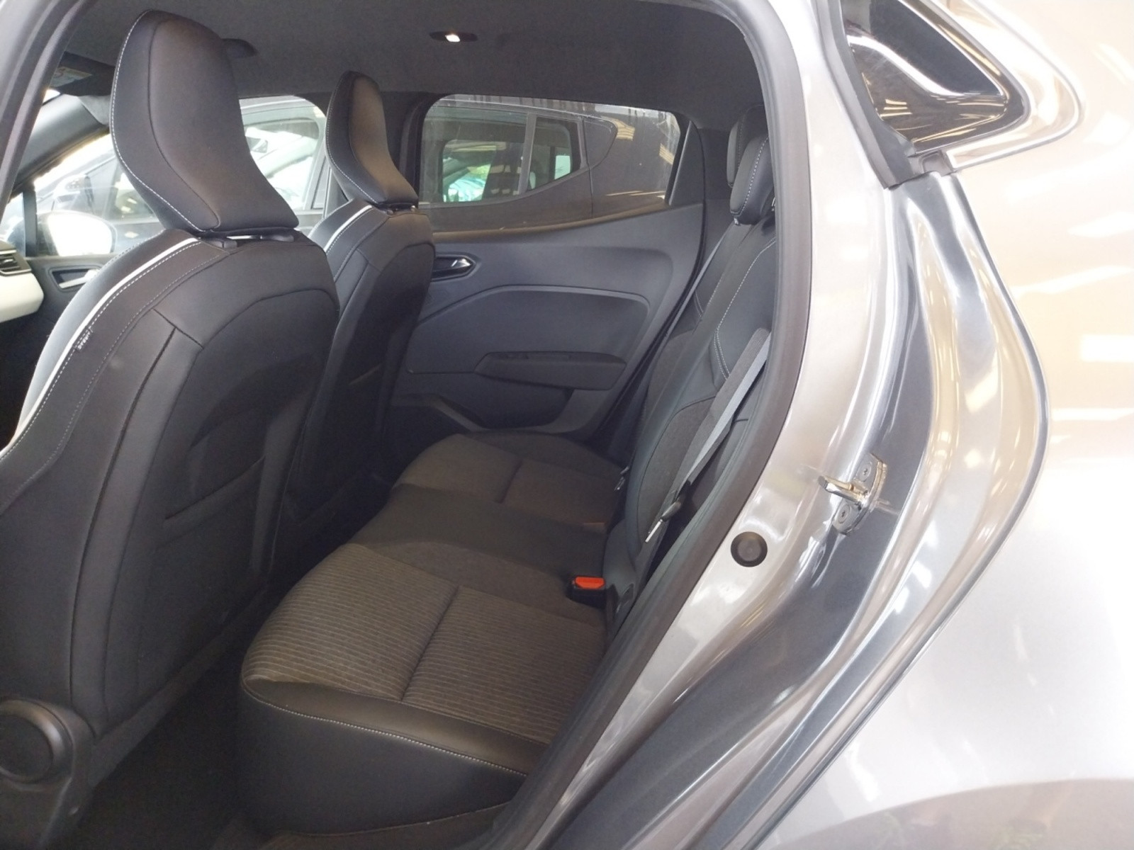 Vente en ligne Renault Clio 5 Clio E-Tech full hybrid 145 au prix de 16 490 €