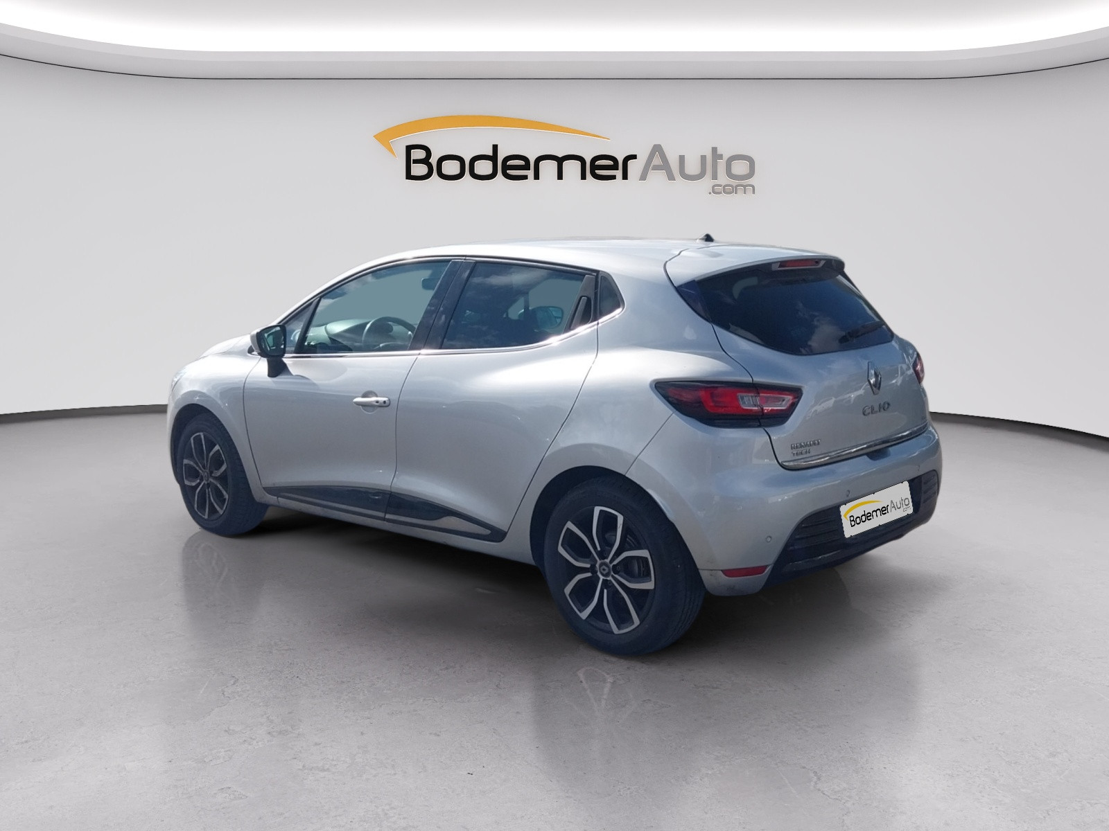 Vente en ligne Renault Clio 4 Clio TCe 90 au prix de 10 990 €