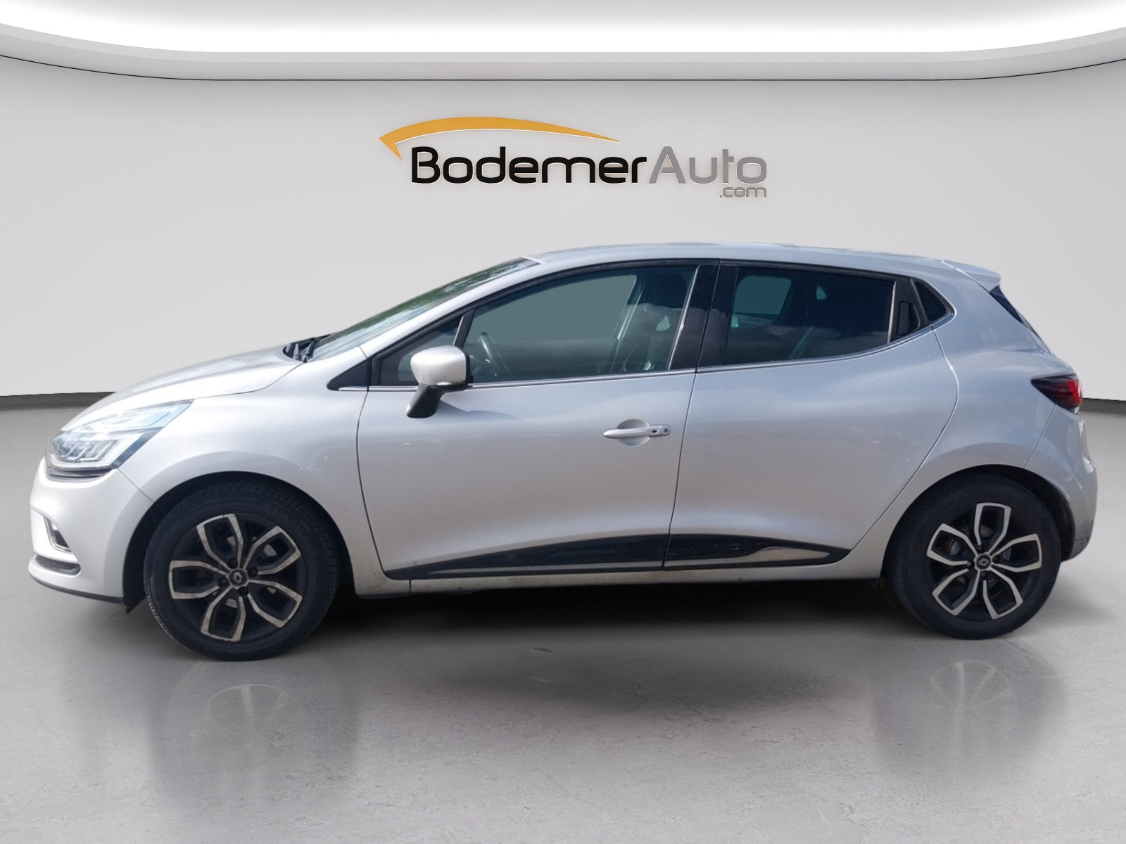 Vente en ligne Renault Clio 4 Clio TCe 90 au prix de 10 990 €