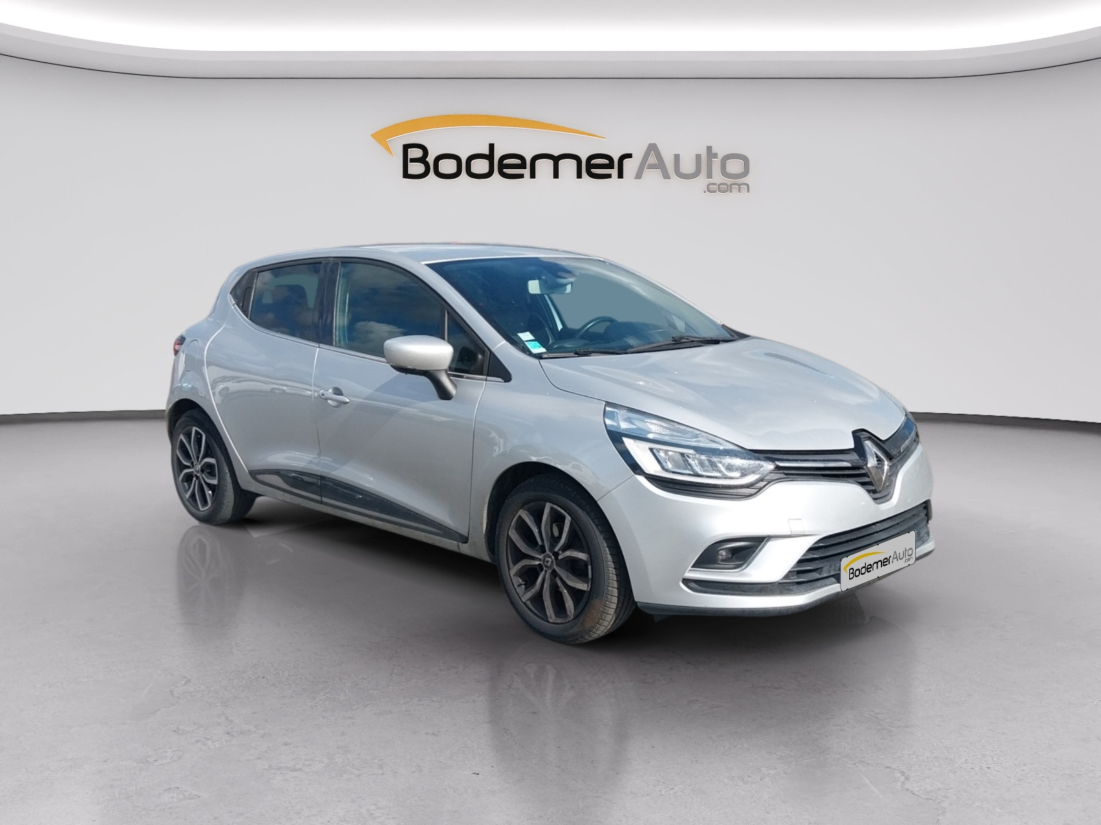 Vente en ligne Renault Clio 4 Clio TCe 90 au prix de 10 990 €