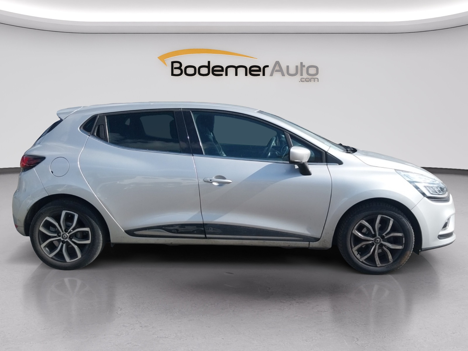 Vente en ligne Renault Clio 4 Clio TCe 90 au prix de 10 990 €