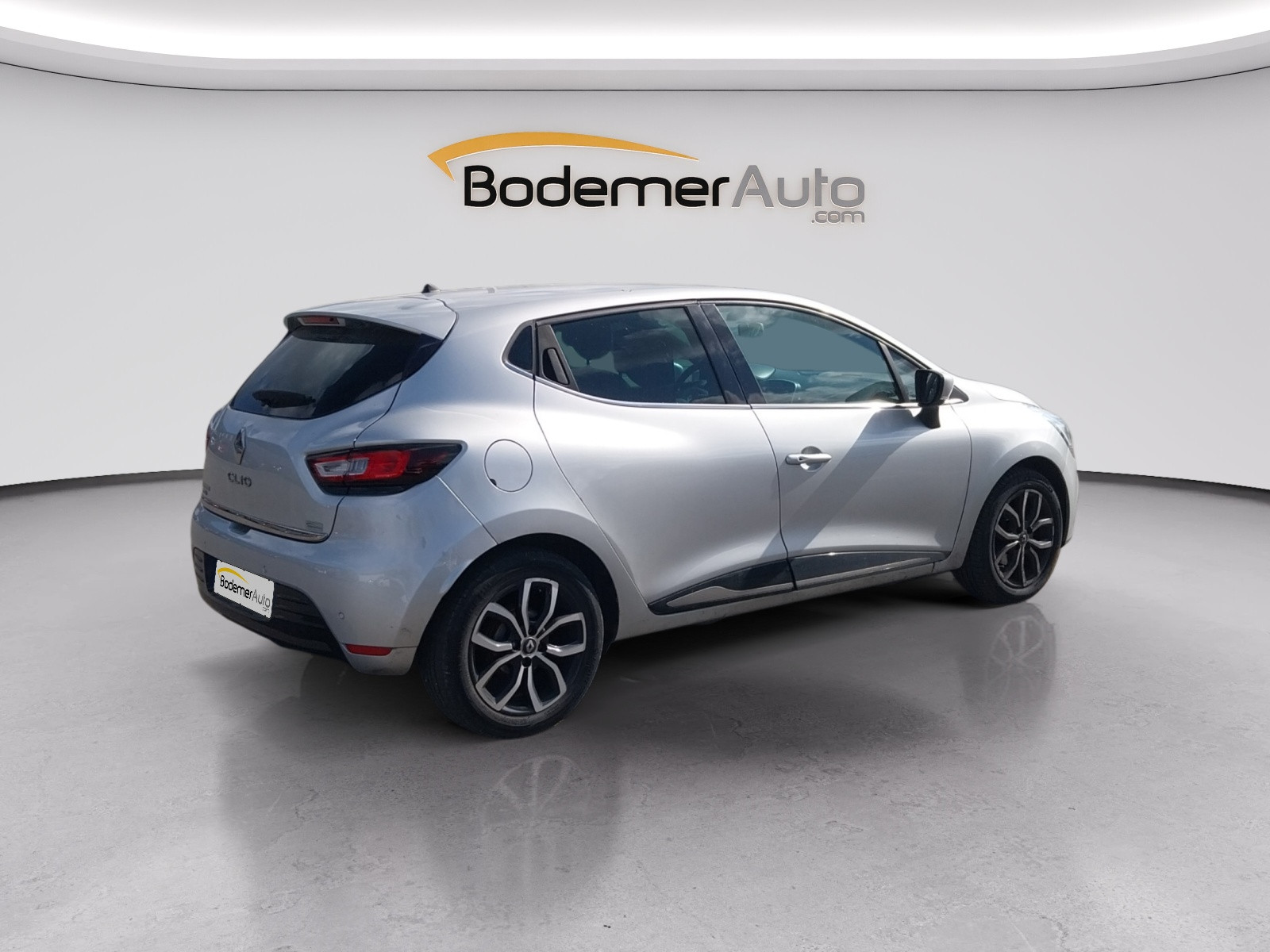 Vente en ligne Renault Clio 4 Clio TCe 90 au prix de 10 990 €