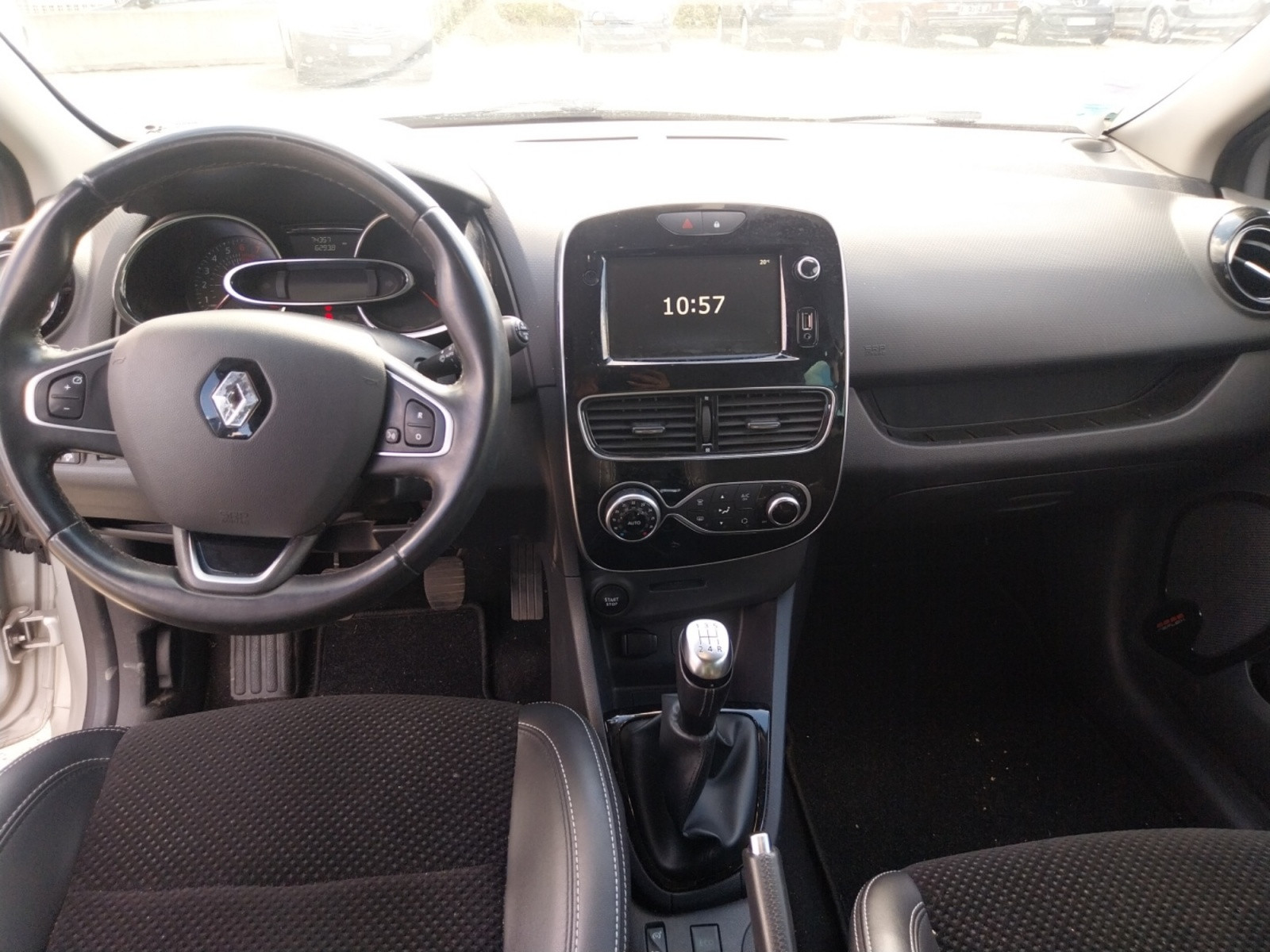 Vente en ligne Renault Clio 4 Clio TCe 90 au prix de 10 990 €