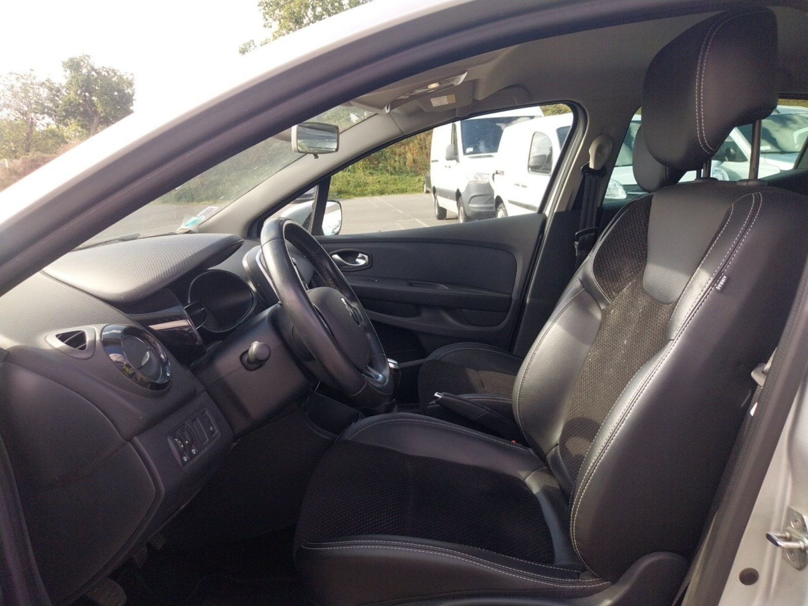 Vente en ligne Renault Clio 4 Clio TCe 90 au prix de 10 990 €