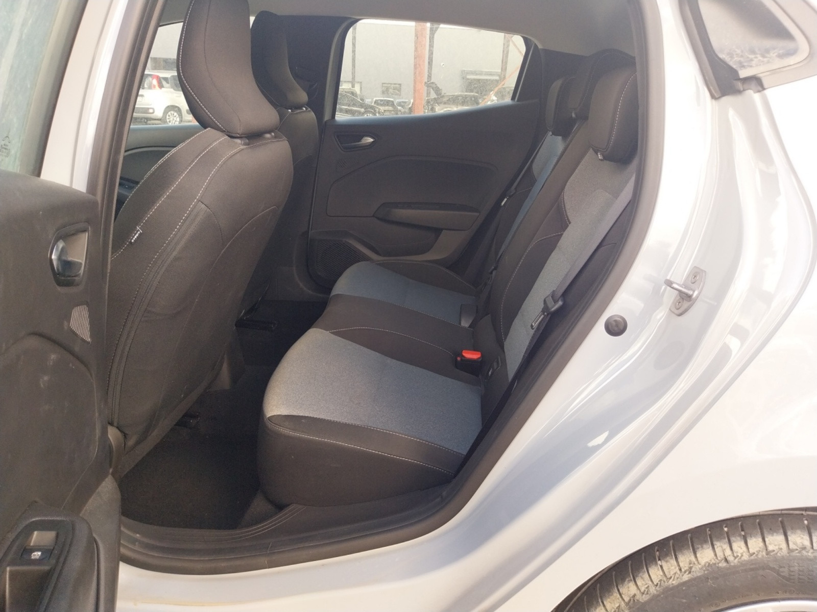 Vente en ligne Renault Clio 5 Clio Blue dCi 100 ch GSR2 au prix de 17 790 €
