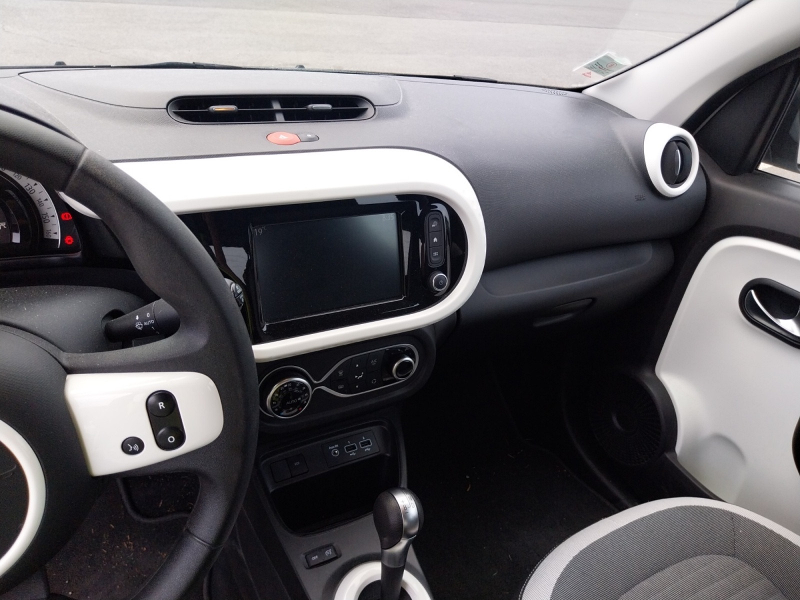 Vente en ligne Renault Twingo Electrique Twingo III E-Tech au prix de 13 290 €