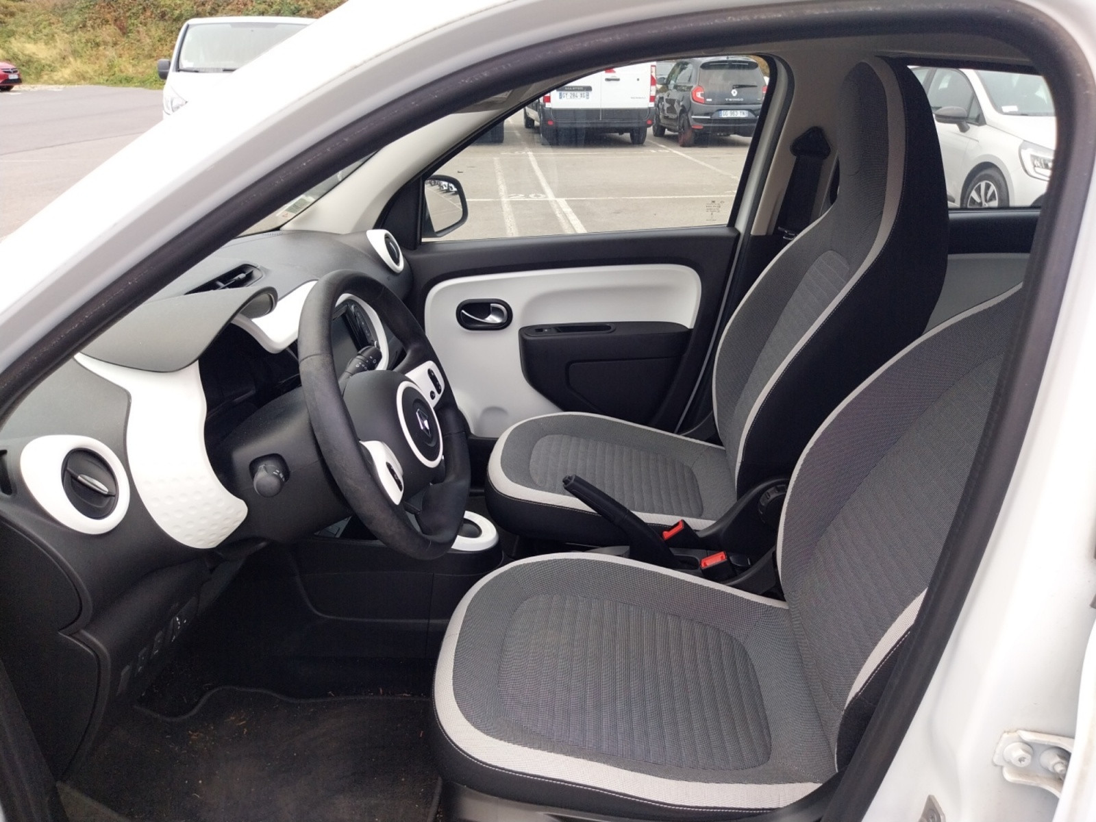 Vente en ligne Renault Twingo Electrique Twingo III E-Tech au prix de 13 290 €