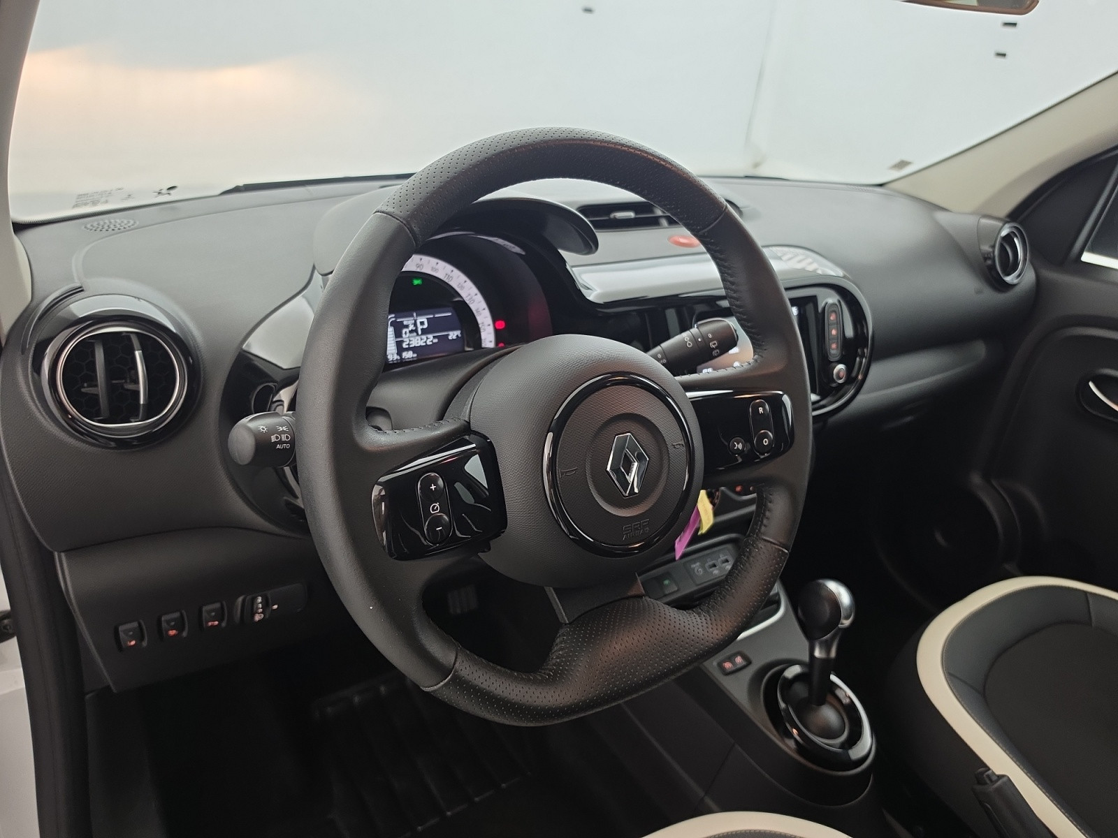 Vente en ligne Renault Twingo Electrique Twingo III E-Tech au prix de 14 290 €