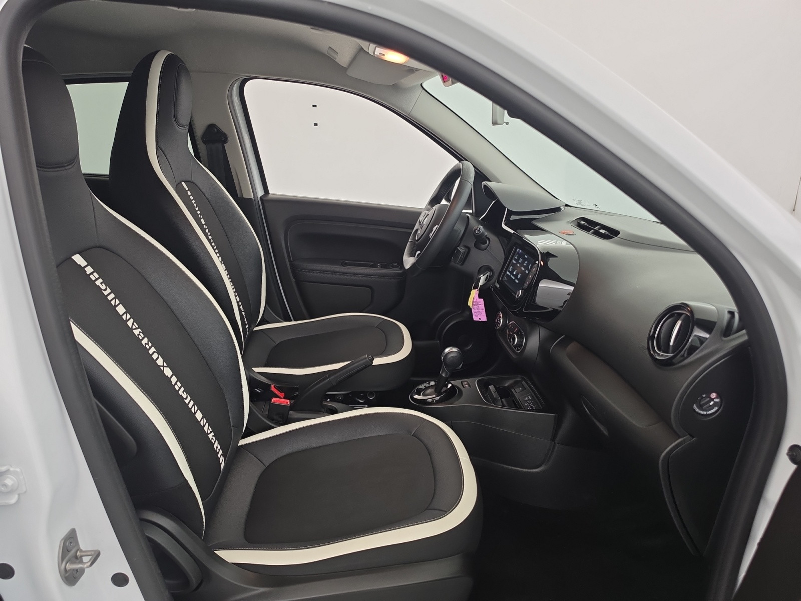 Vente en ligne Renault Twingo Electrique Twingo III E-Tech au prix de 14 290 €
