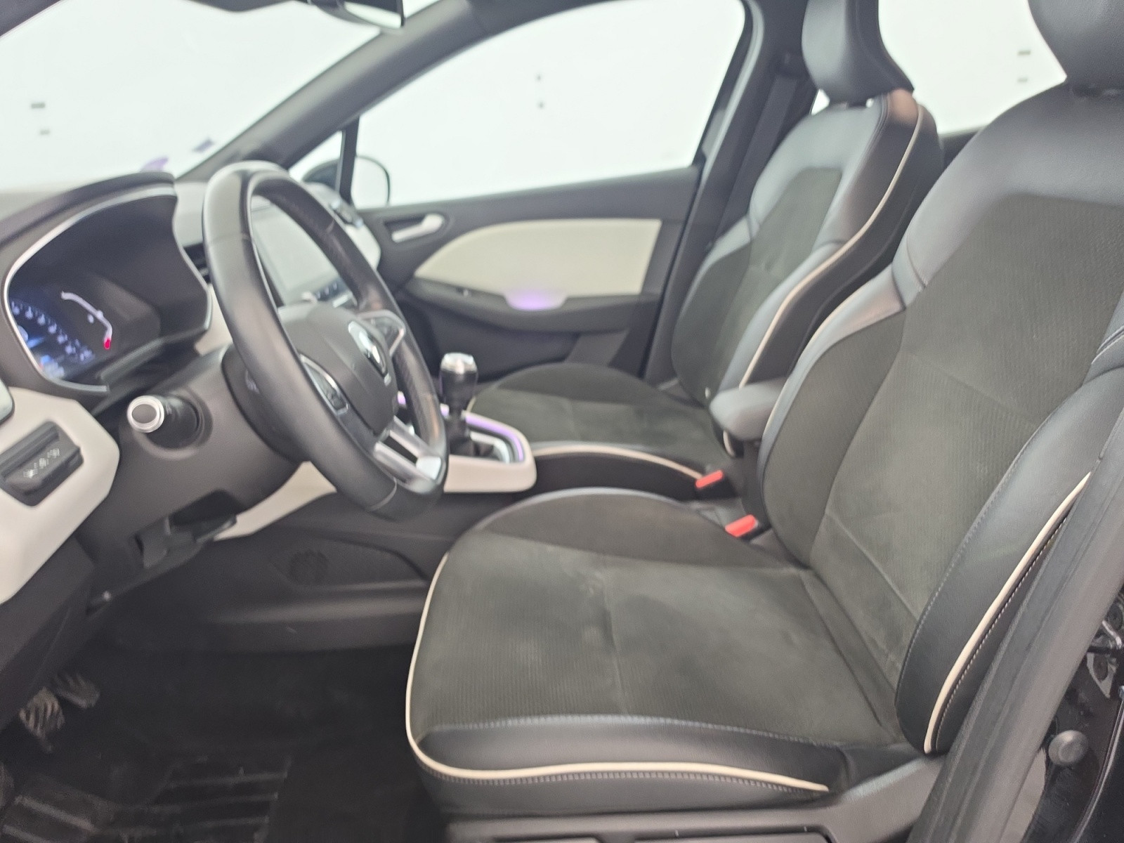 Vente en ligne Renault Clio 5 Clio TCe 140 - 21 au prix de 11 990 €
