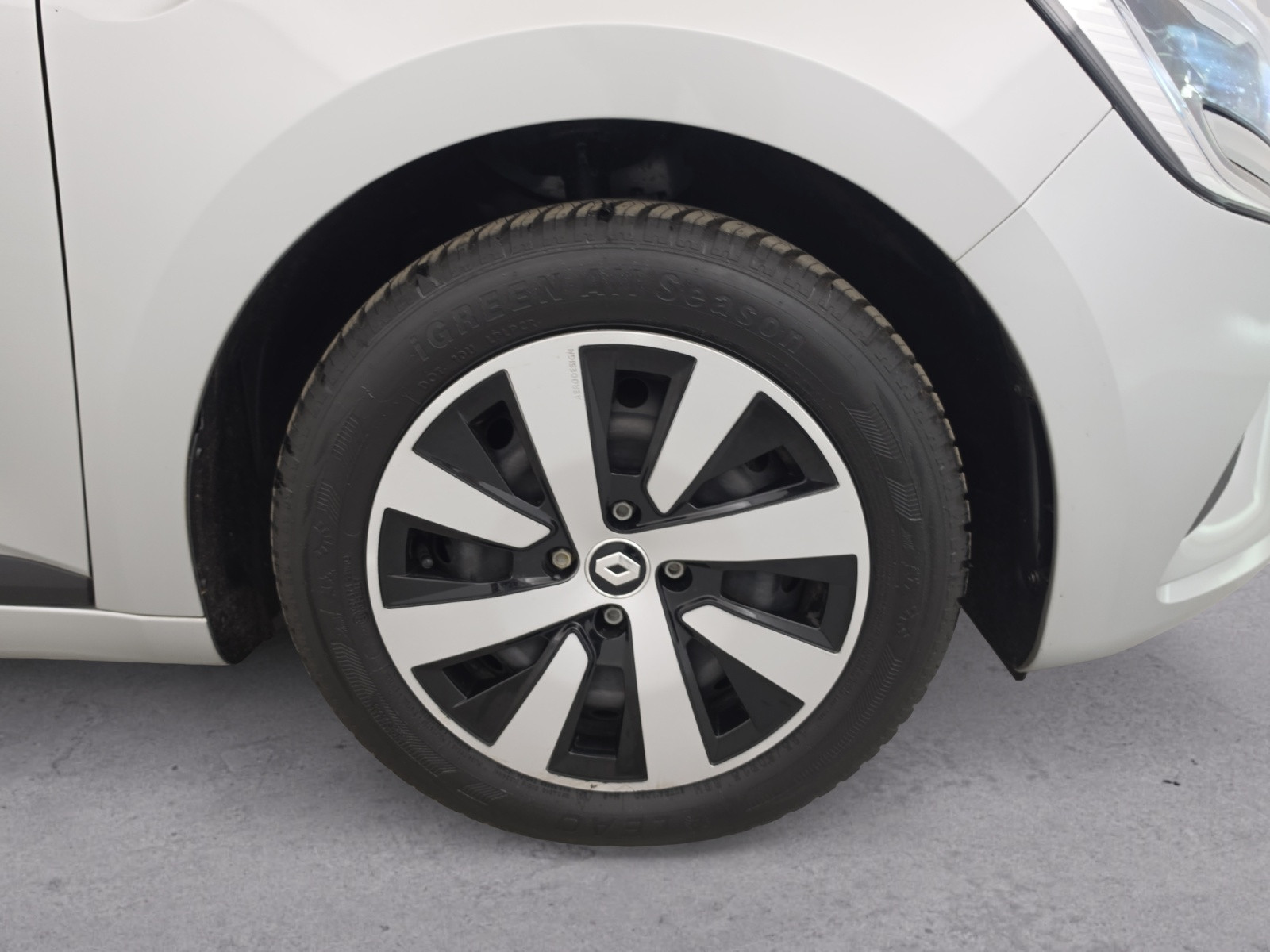 Vente en ligne Renault Clio 5 Clio TCe 90 au prix de 13 490 €