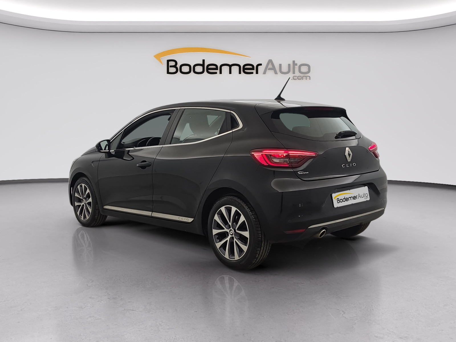 Vente en ligne Renault Clio 5 Clio TCe 140 - 21 au prix de 11 990 €
