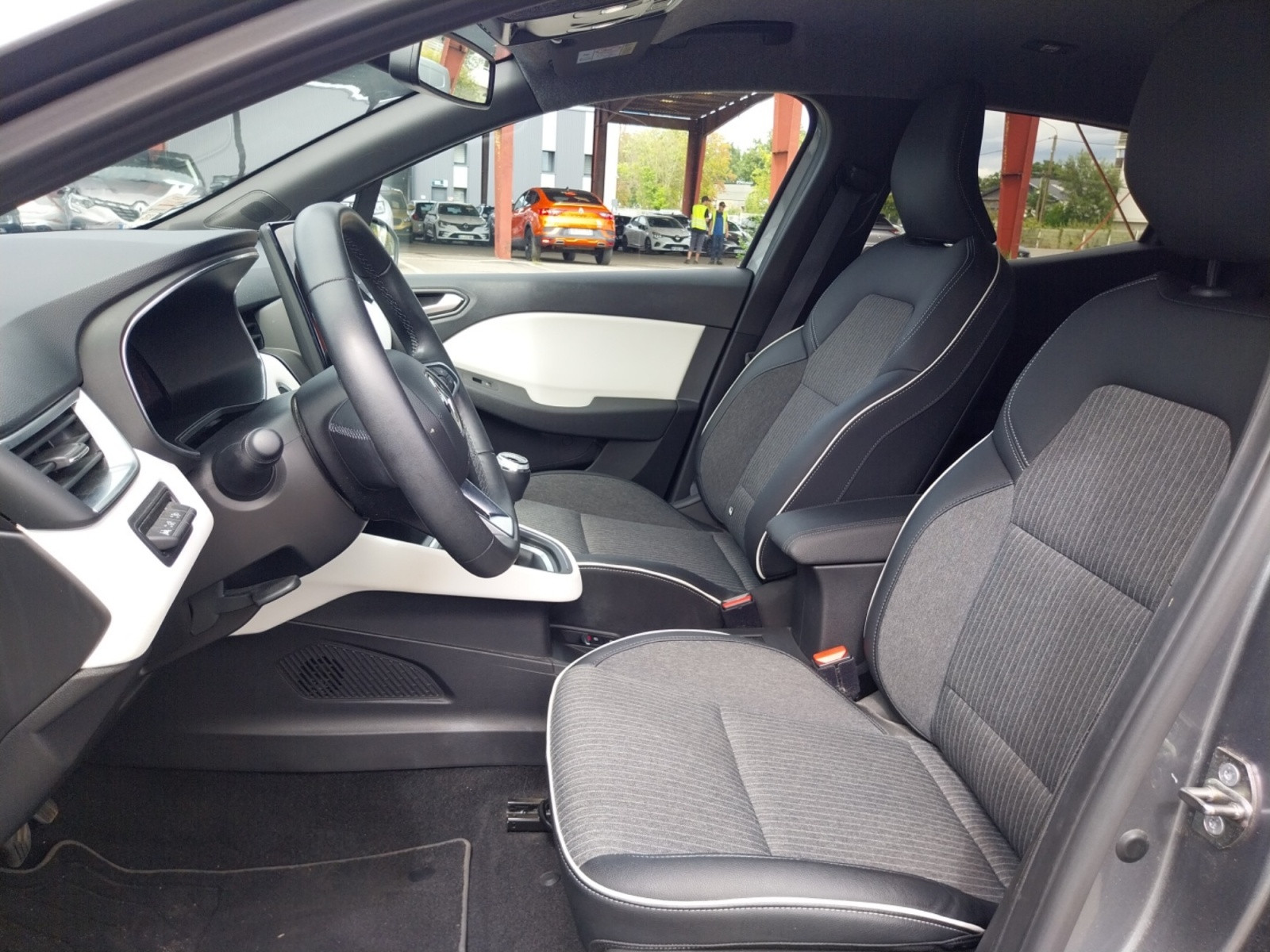 Vente en ligne Renault Clio 5 Clio TCe 90 au prix de 14 990 €