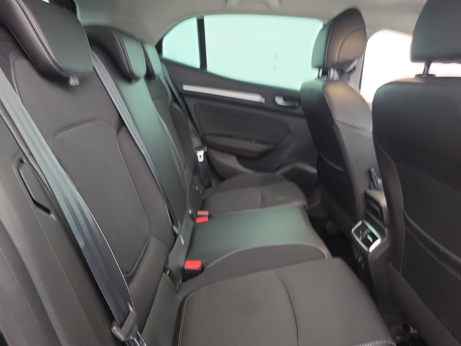 Vente en ligne Renault Megane 4  Blue dCi 115 au prix de 19 990 €