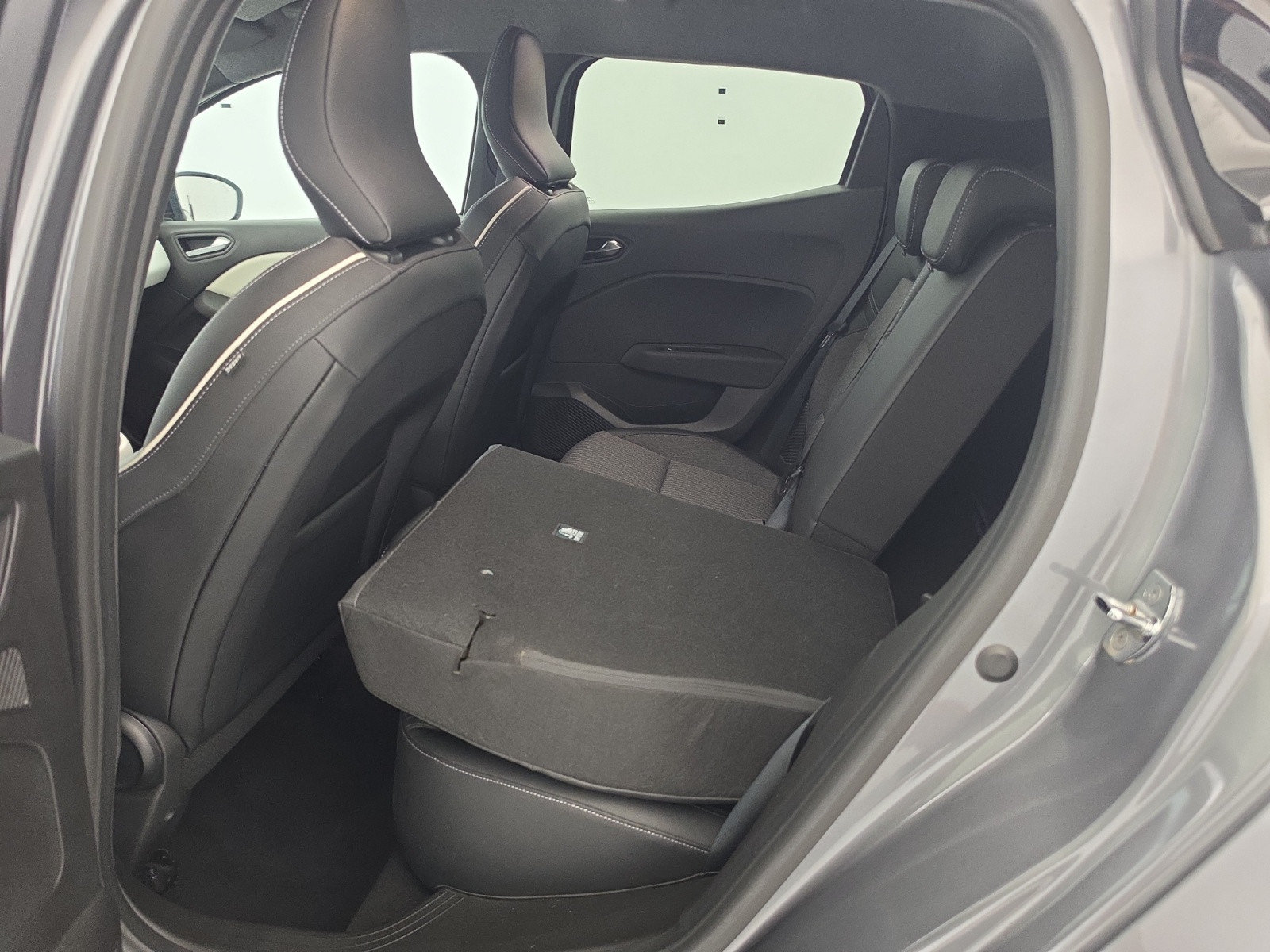 Vente en ligne Renault Clio 5 Clio E-Tech full hybrid 145 au prix de 16 490 €