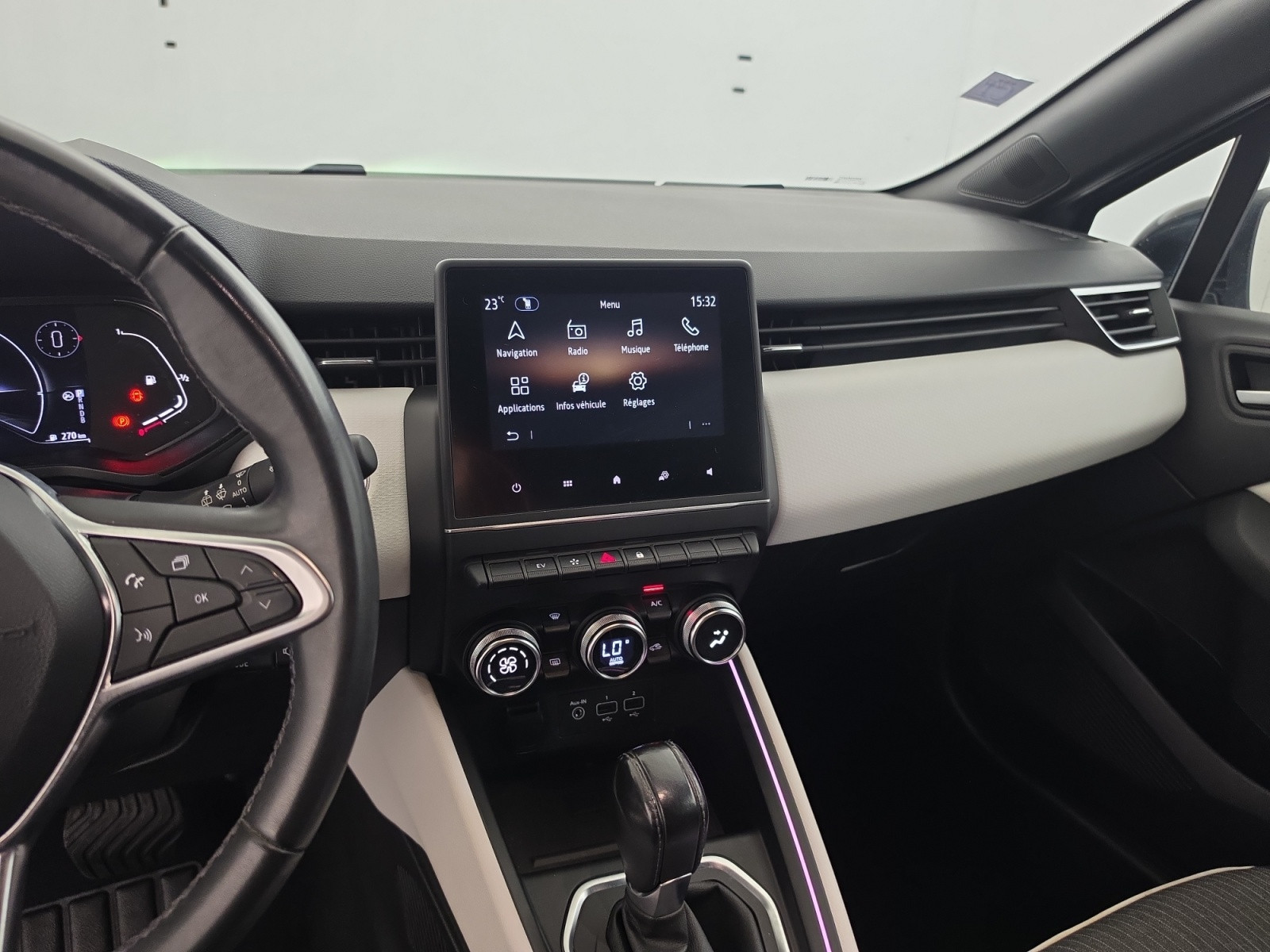 Vente en ligne Renault Clio 5 Clio E-Tech full hybrid 145 au prix de 16 490 €