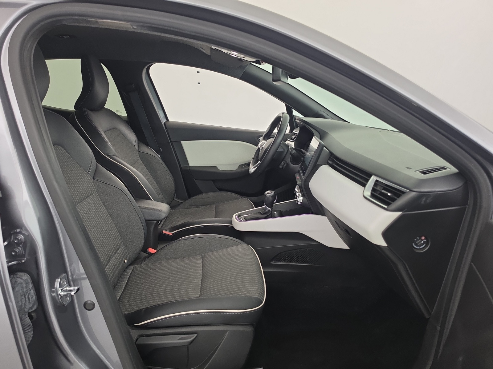 Vente en ligne Renault Clio 5 Clio E-Tech full hybrid 145 au prix de 16 490 €