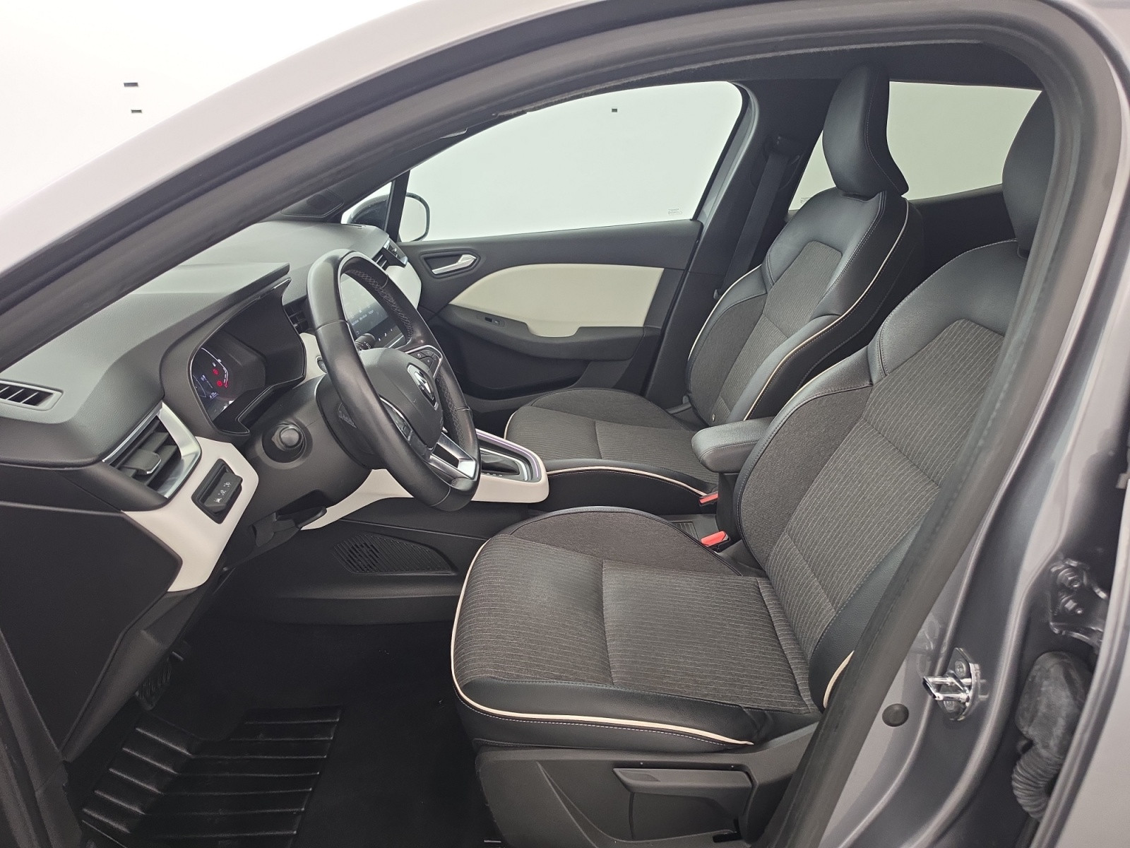 Vente en ligne Renault Clio 5 Clio E-Tech full hybrid 145 au prix de 16 490 €