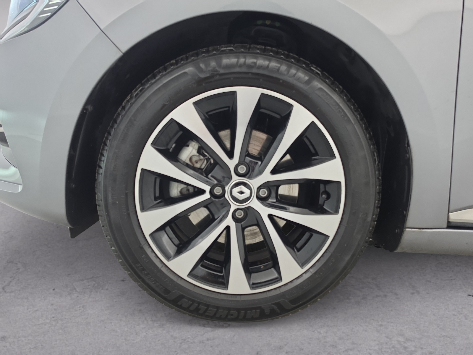 Vente en ligne Renault Clio 5 Clio E-Tech full hybrid 145 au prix de 16 490 €