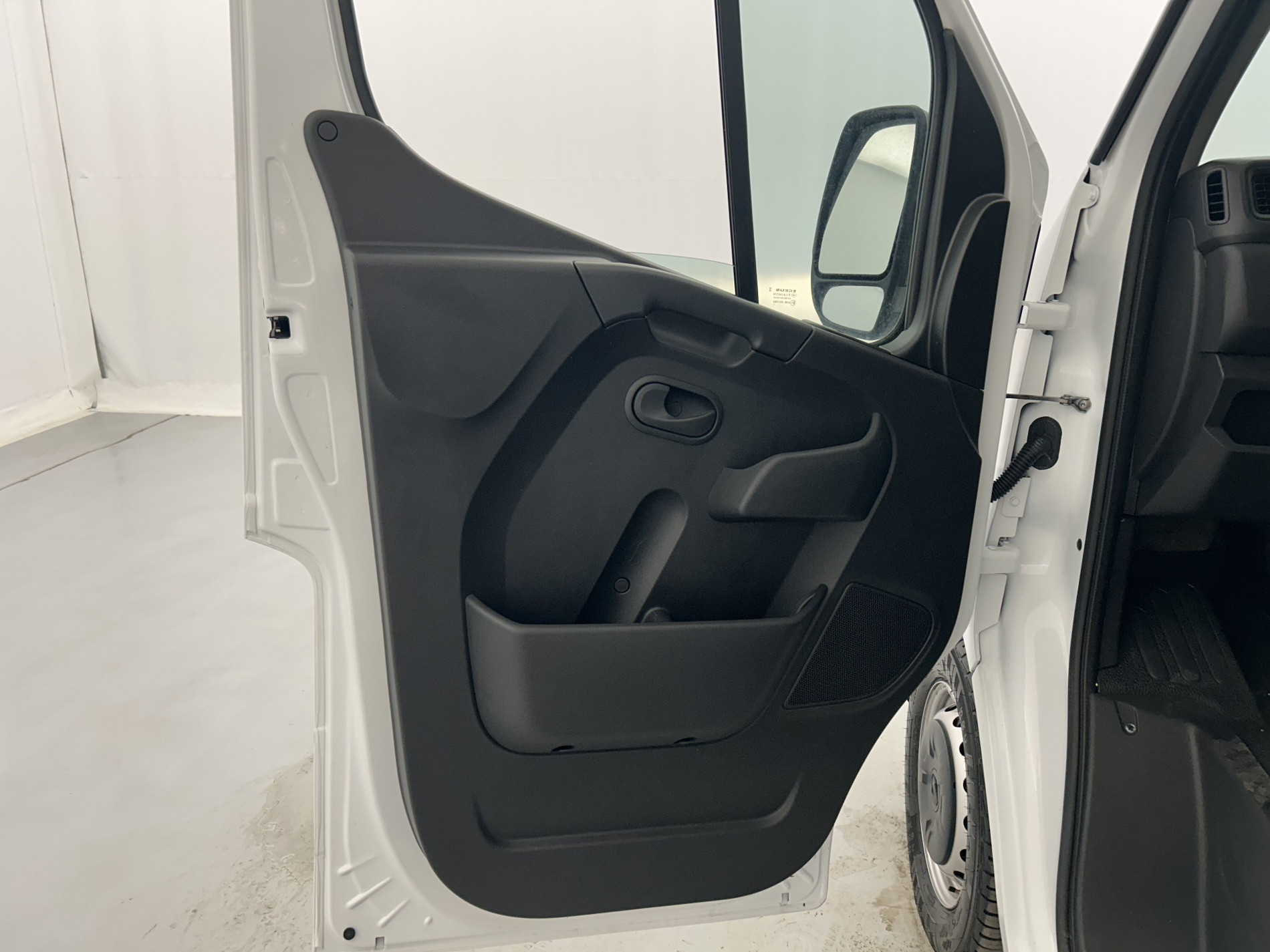 Vente en ligne Renault Master Fourgon MASTER FGN TRAC F3500 L2H2 BLUE DCI 135 au prix de 22 990 €