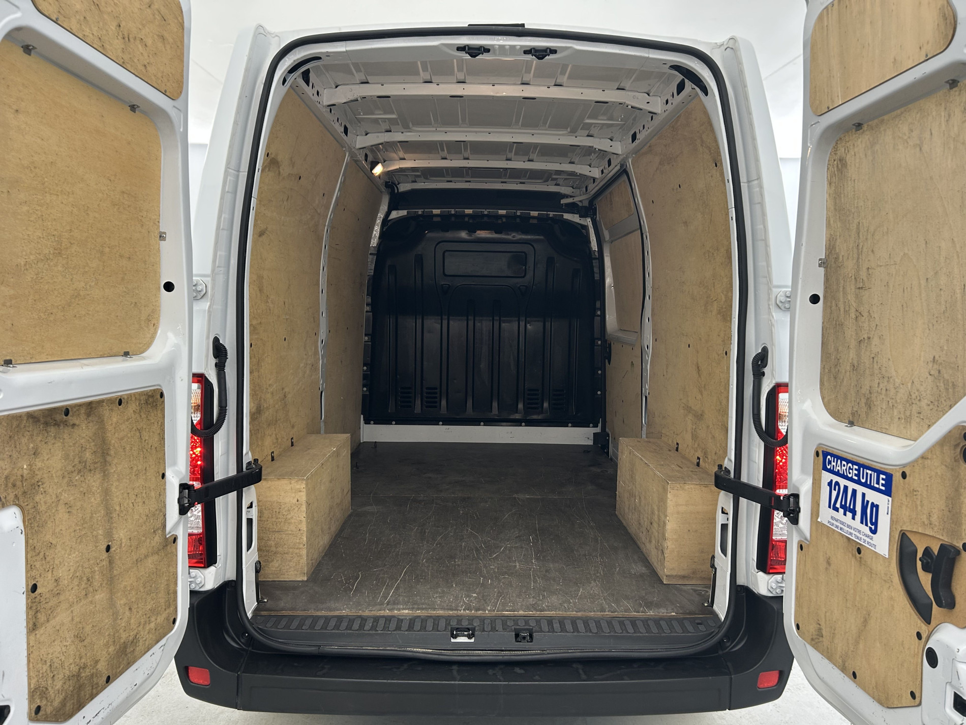 Vente en ligne Renault Master Fourgon MASTER FGN TRAC F3500 L2H2 BLUE DCI 135 au prix de 22 990 €