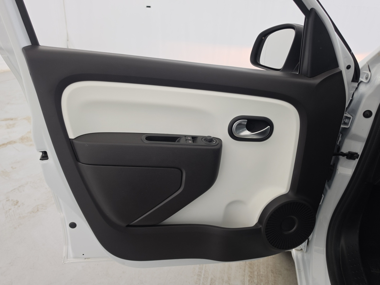 Vente en ligne Renault Twingo Electrique Twingo III E-Tech au prix de 13 290 €