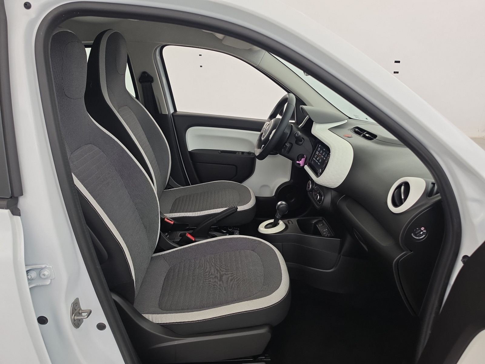 Vente en ligne Renault Twingo Electrique Twingo III E-Tech au prix de 13 290 €